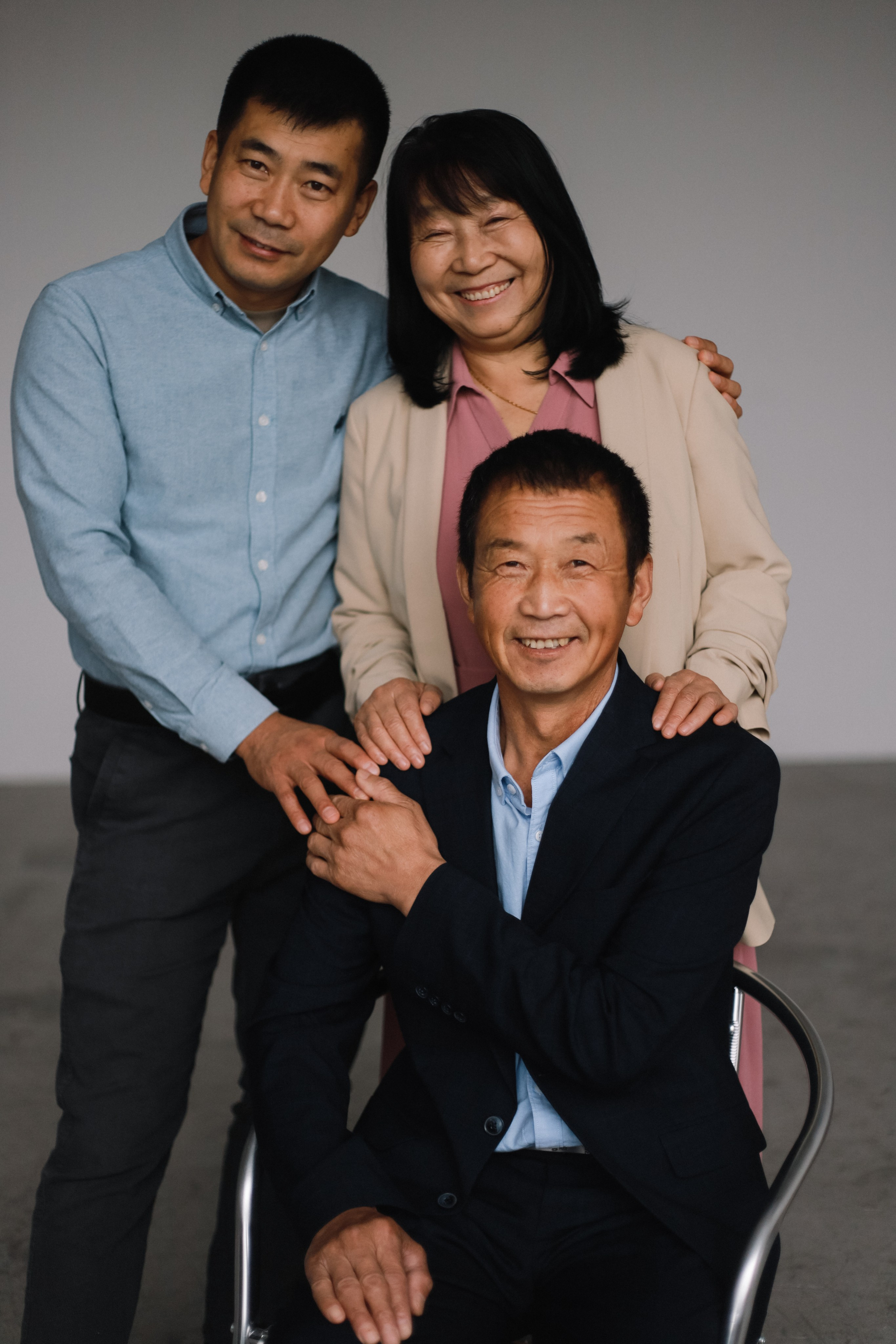 Семья из разных стран на фотосессии. Семейный фотограф в Томске Максимова Екатерина