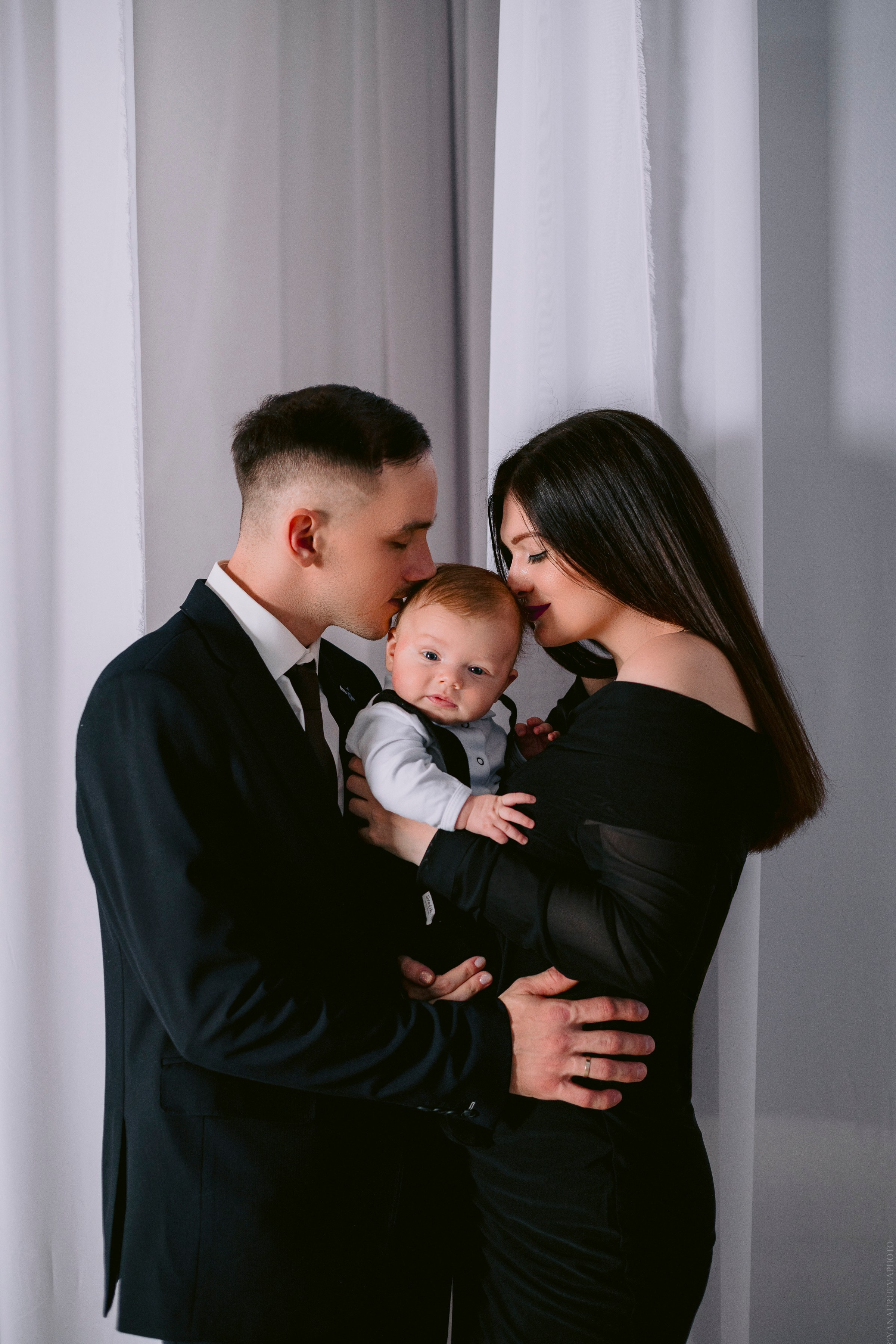 Семейная съемка в черном цвете