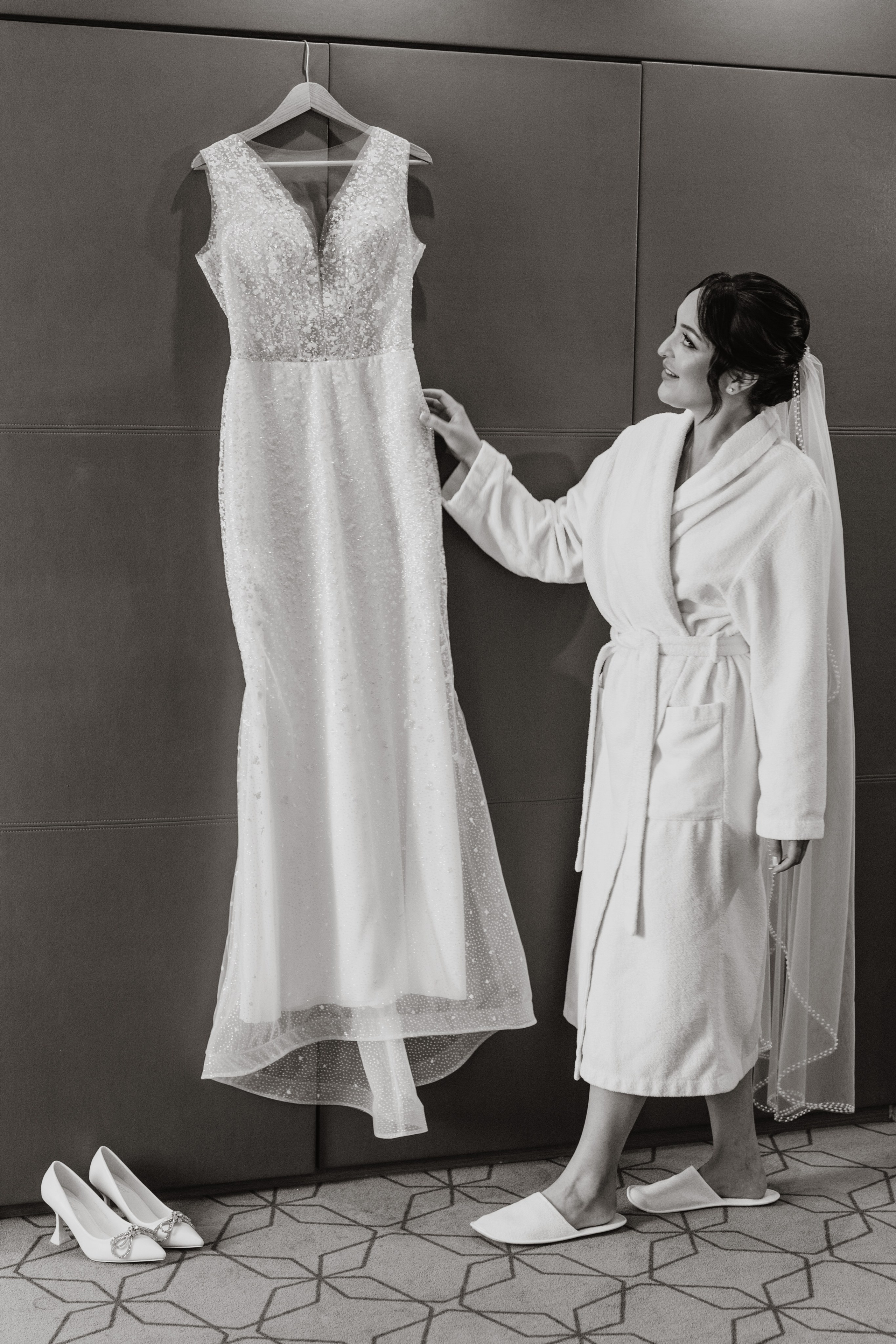 фотограф на свадьбу Казань, свадебная фотосессия, сбор невесты в отеле, платье со шлейфом