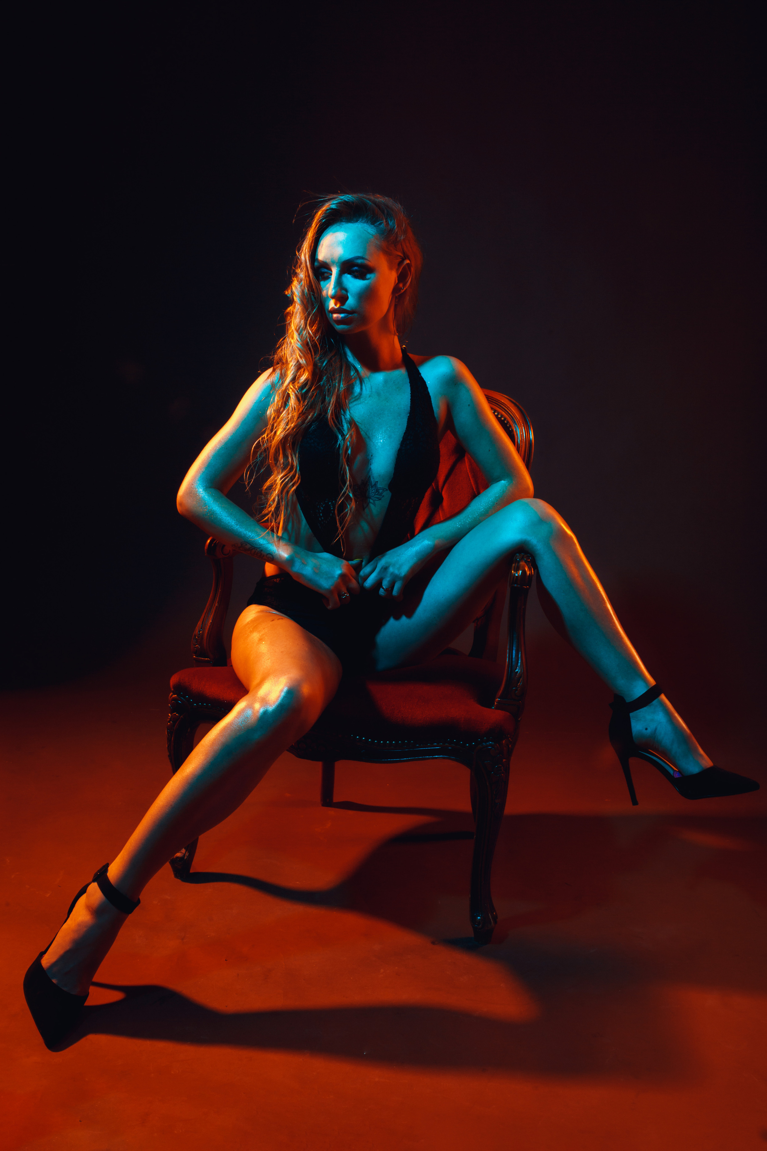 Фотосессия с цветным светом в Выборге. Фотограф Илья Киряков