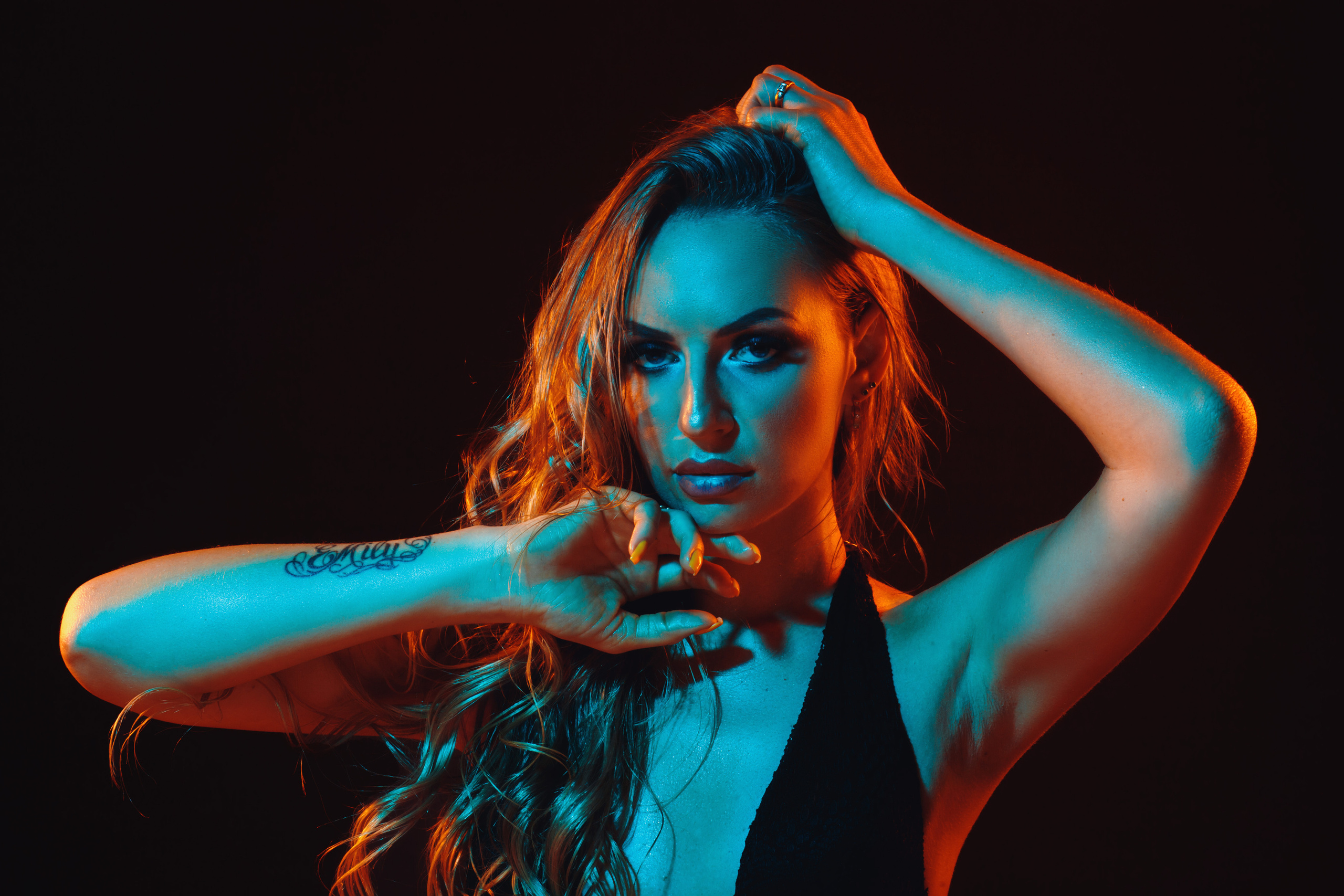 Фотосессия с цветным светом в Выборге. Фотограф Илья Киряков