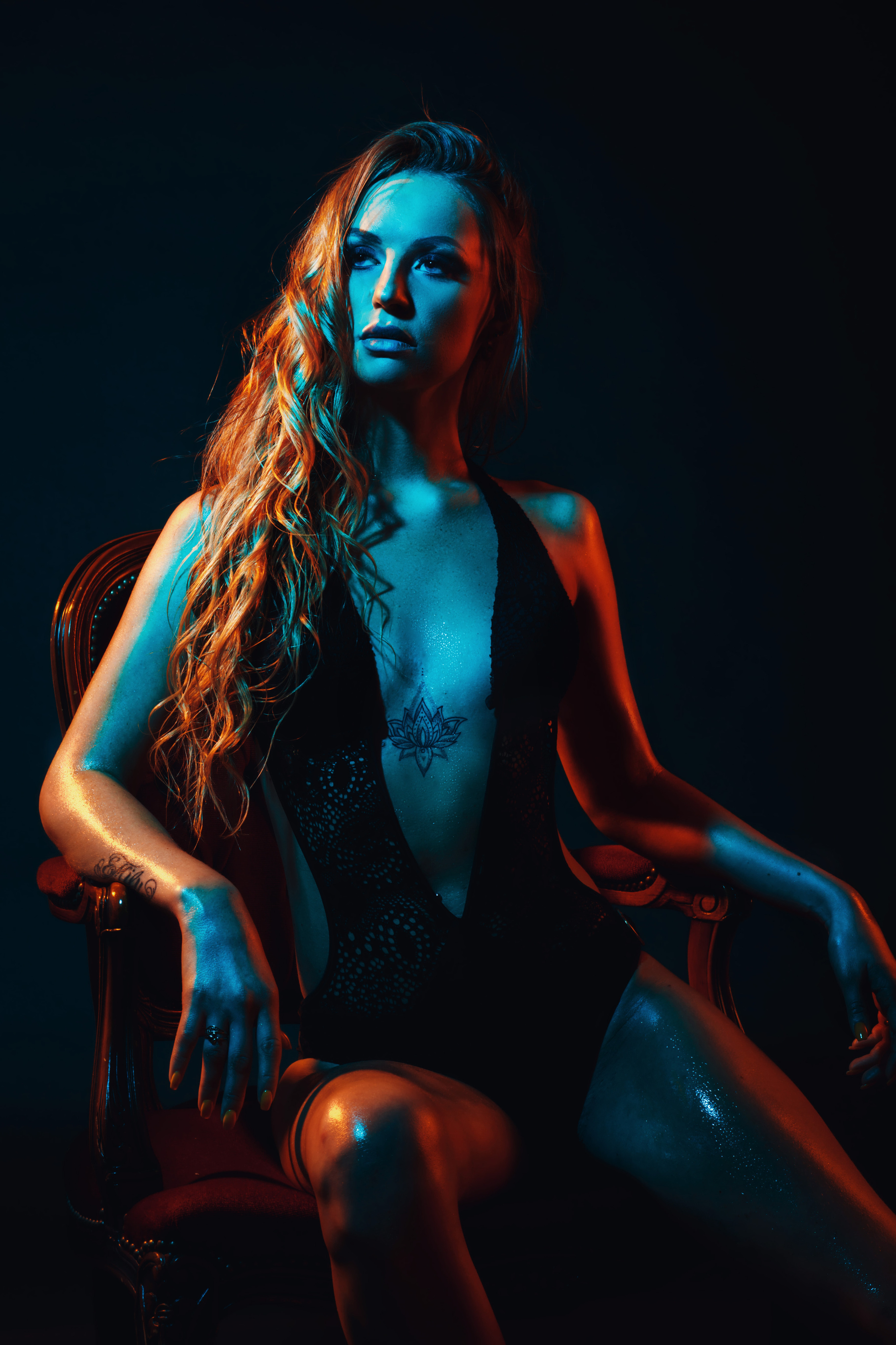 Фотосессия с цветным светом в Выборге. Фотограф Илья Киряков