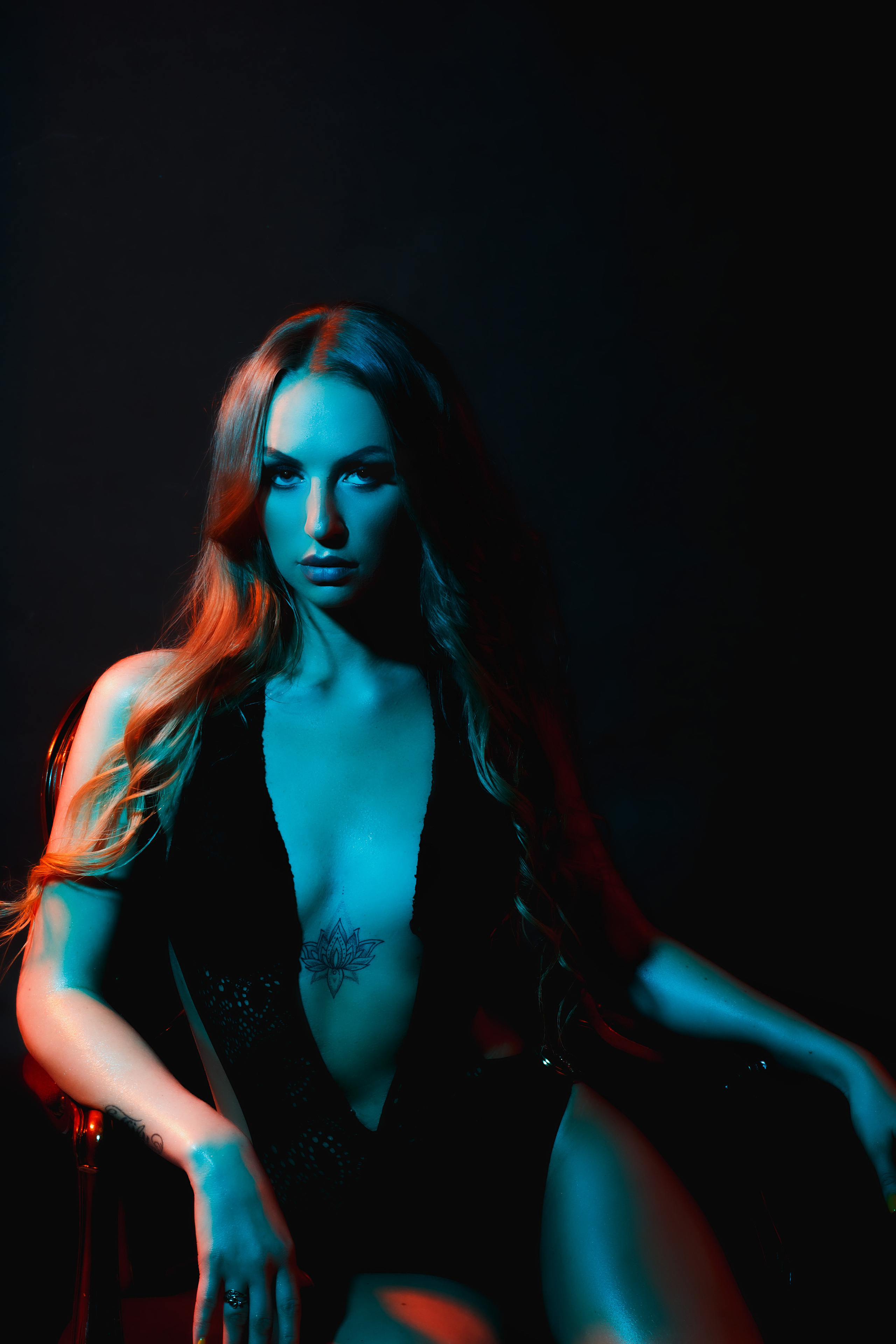 Фотосессия с цветным светом в Выборге. Фотограф Илья Киряков