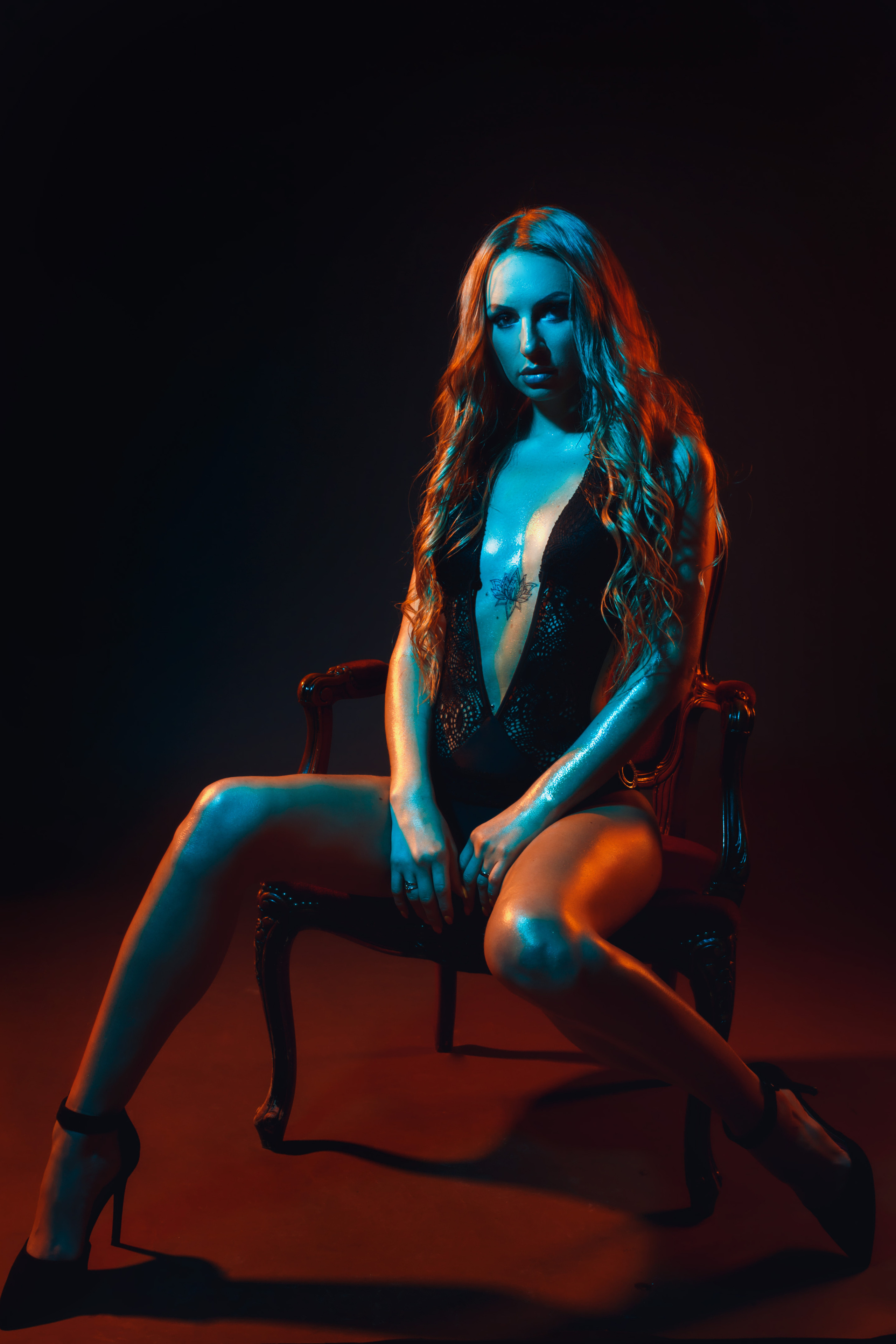 Фотосессия с цветным светом в Выборге. Фотограф Илья Киряков