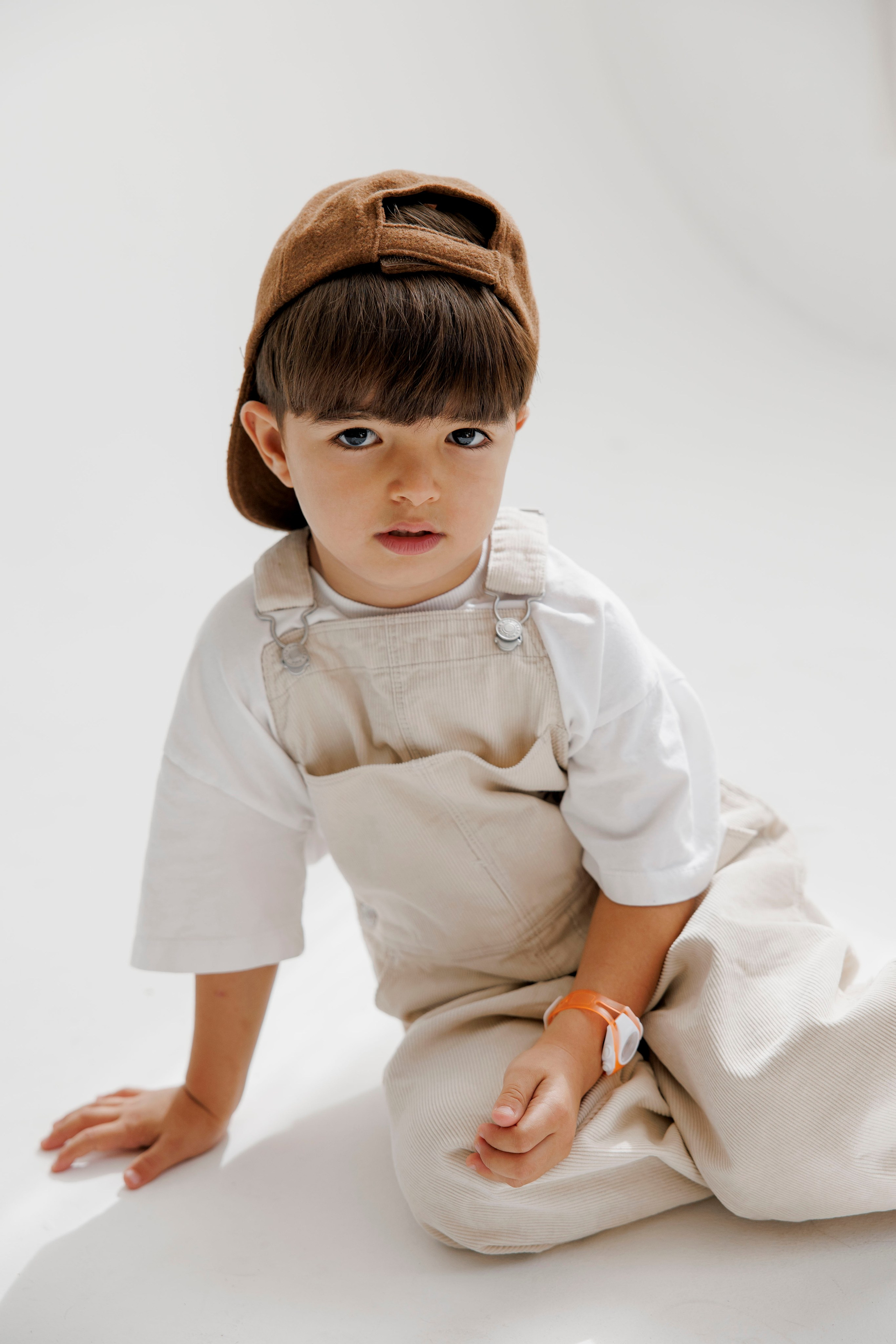 Family photoshoot inside the studio. Wedding and family photographer