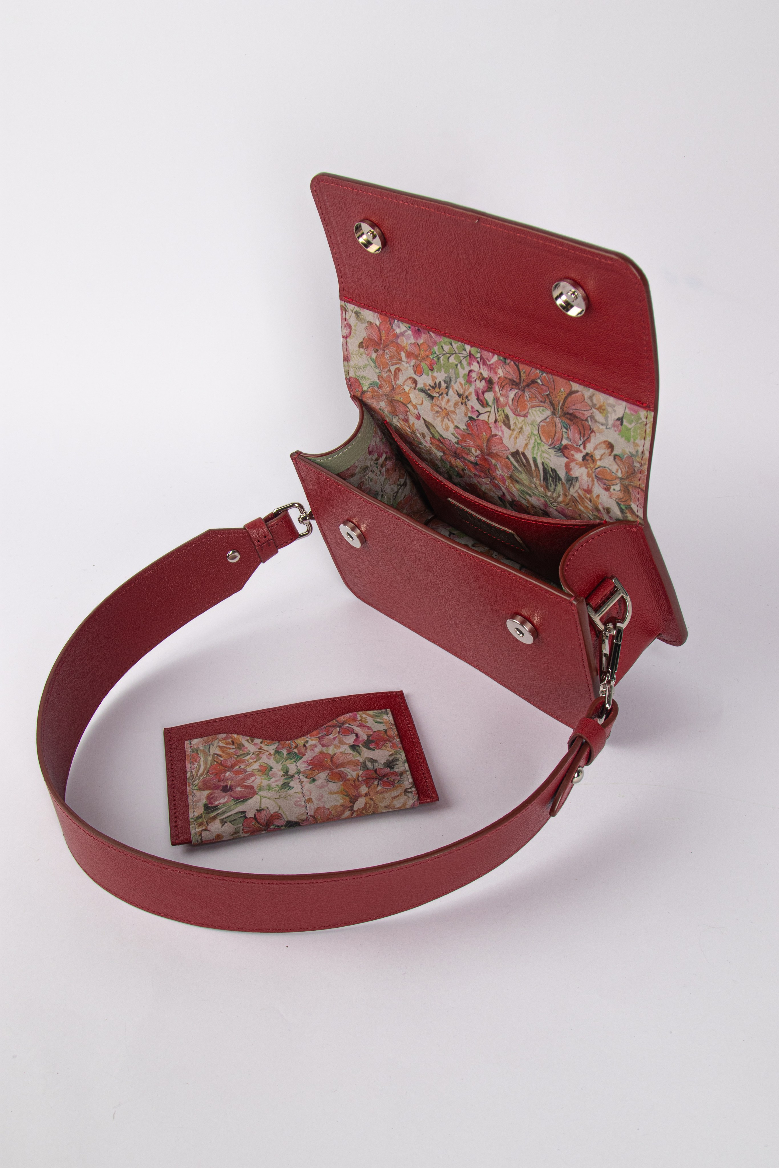 Каталог на белом фоне