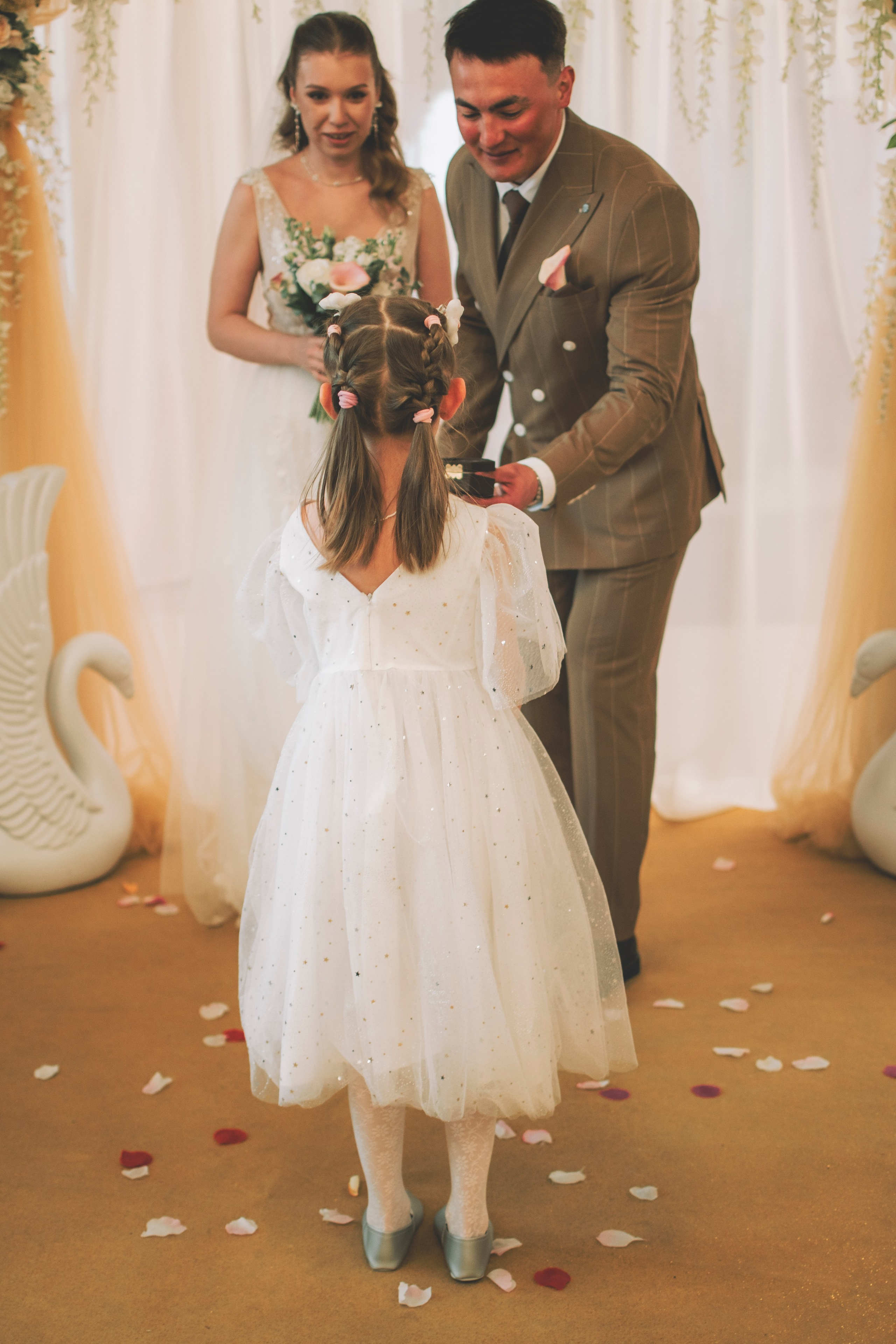 Альберт и Анастасия (Студийная фотосессия, роспись в ДК Нефтяник + фотосессия с гостями). Семейный и свадебный фотограф Губкинский и Ставрополь