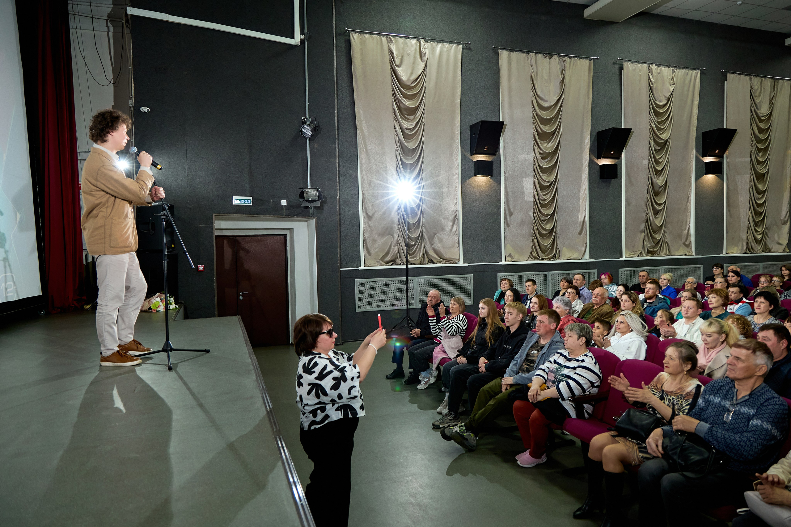 Кинопоказ, дима красилов, киностудия горького. Свадебный репортажный и фуд фотограф в Барнауле Гайфулин Виталий