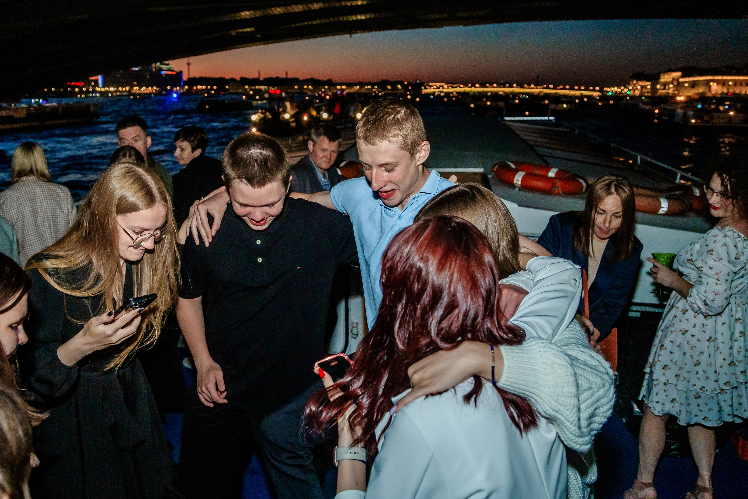 Выпускной на теплоходе. Фотограф в Санкт-Петербурге Чумаков Семен