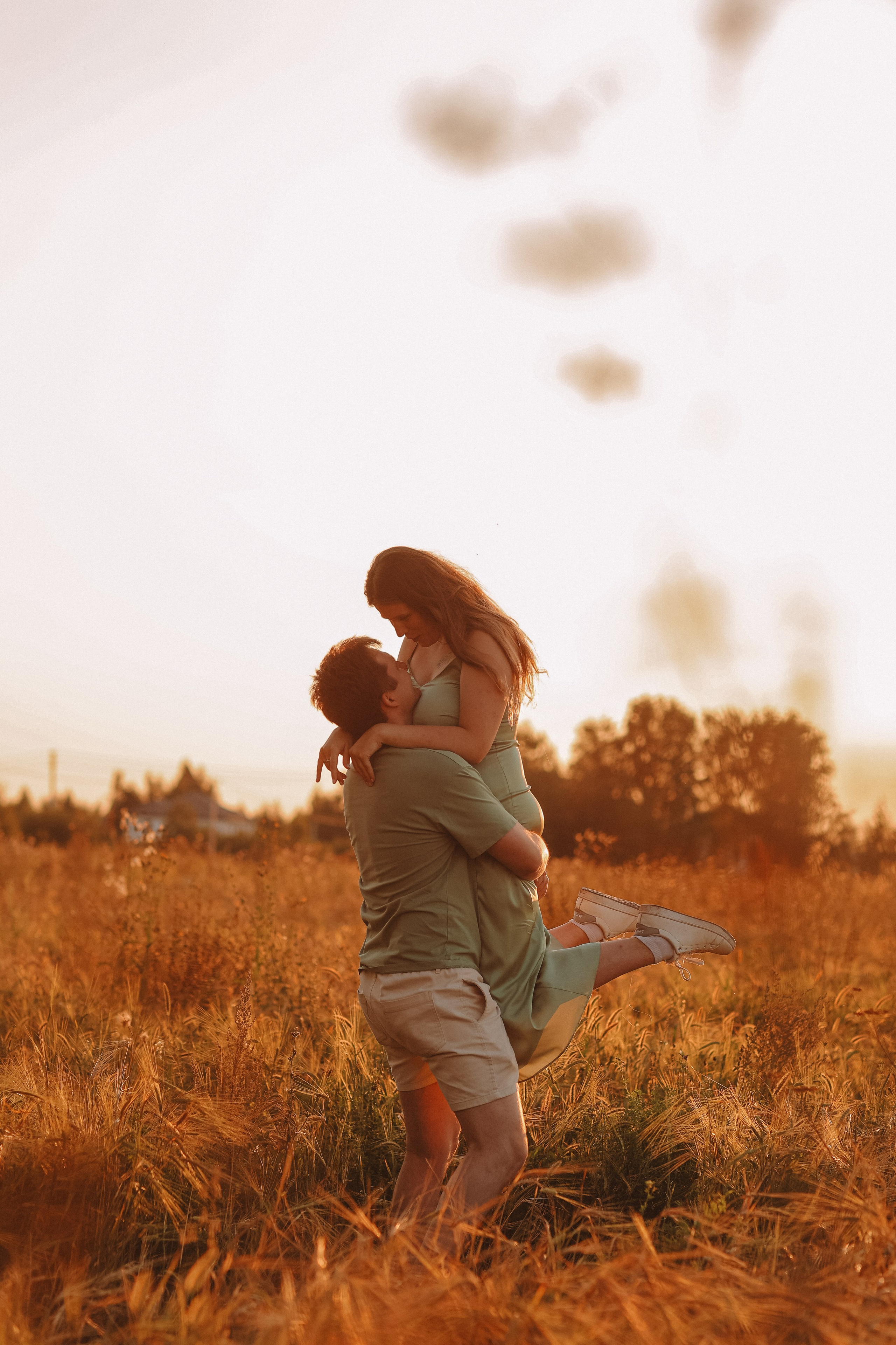 Закатное поле семейная. Семейный фотограф Тюмень, фотограф на роды Салмина Мария