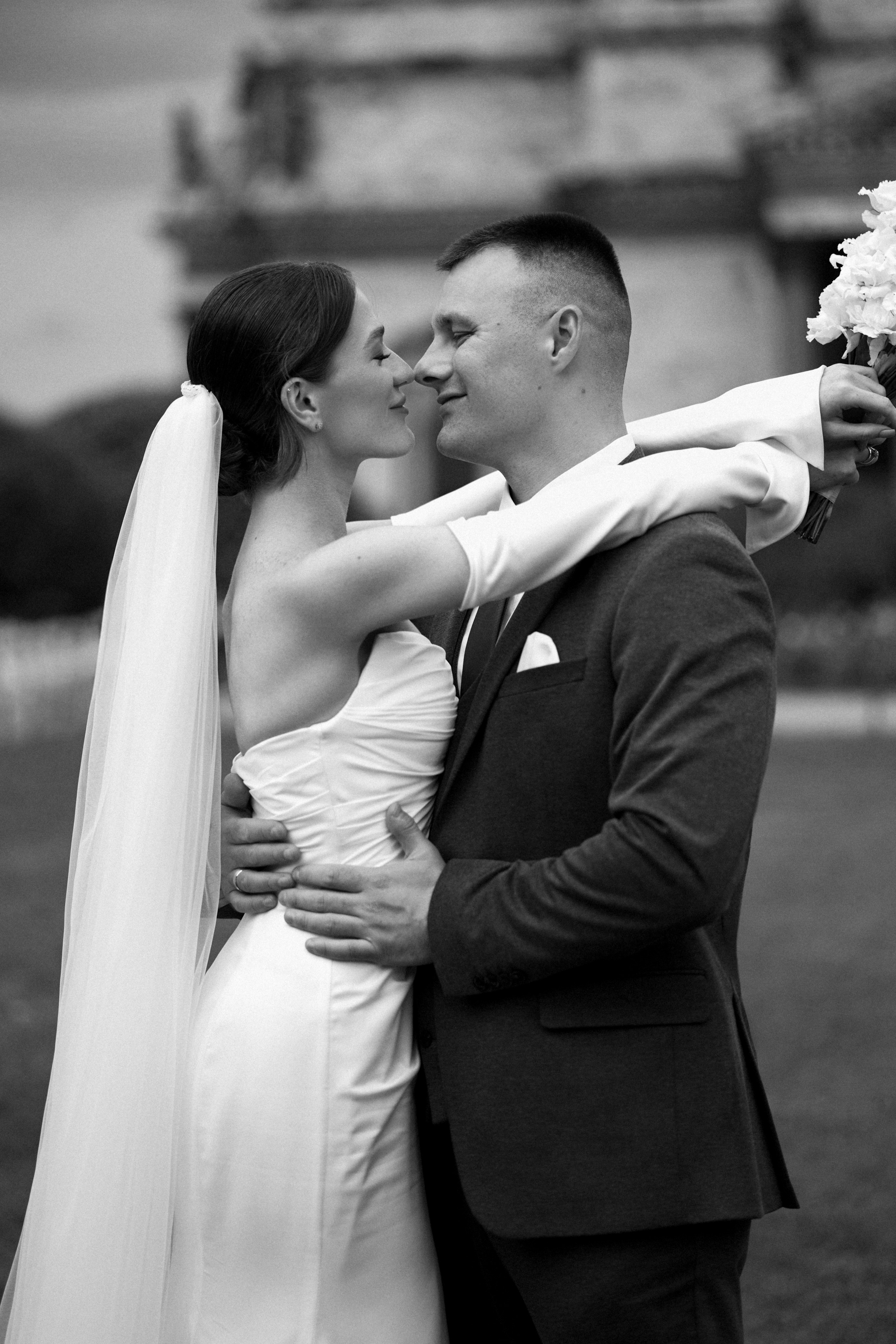 Свадьба в Питере на катере. Сестры Карабаза. Фотографы и ретушеры в Москве и Санкт-Петербурге