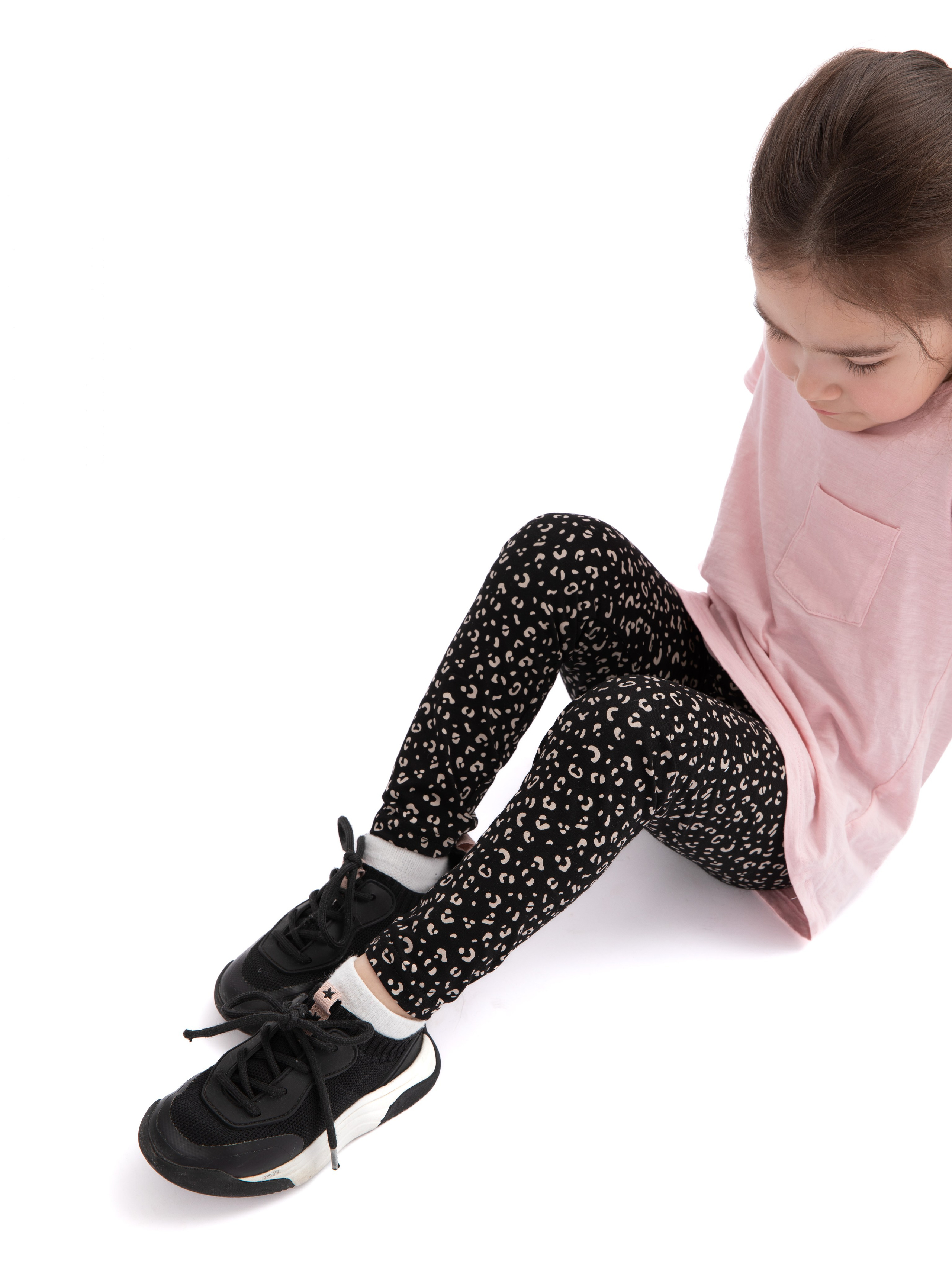 Детские лосины. Фотостудия предметной и модельной съёмки для маркетплейсов