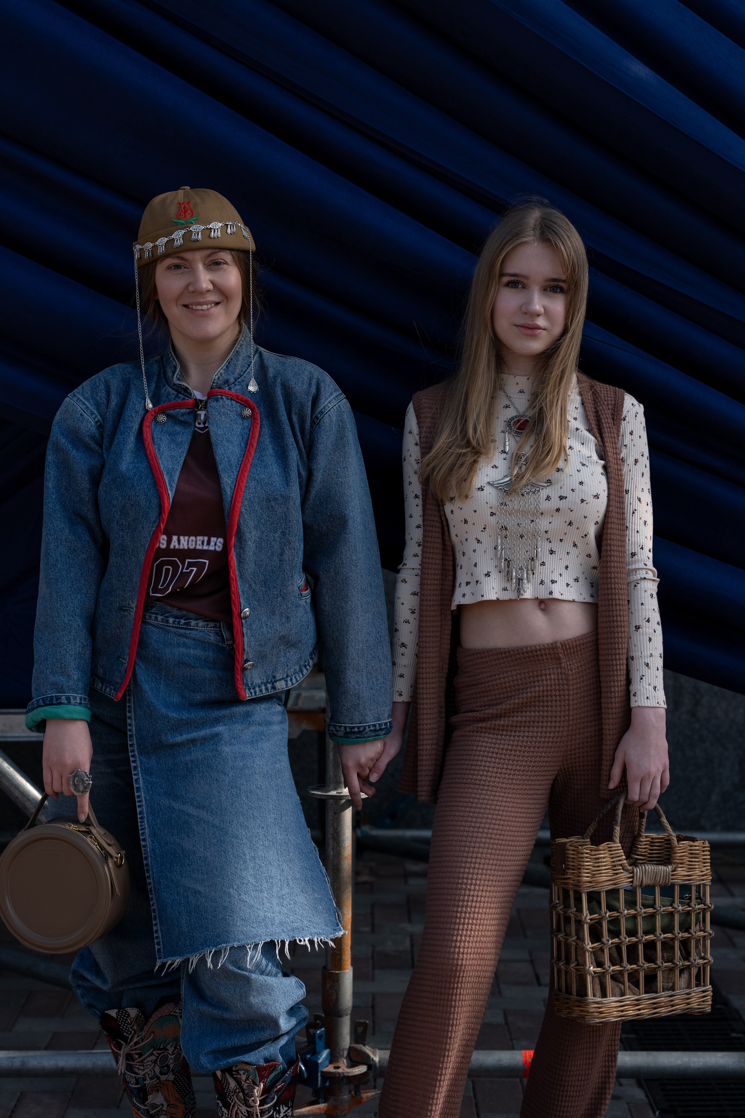 Visa Fashion Week Almaty Pre-Fall 2026 April StreetStyle Day 1. Сайт Алматинского НЮ АРТ, будуар и фэшн фотографа Дениса Карпенко