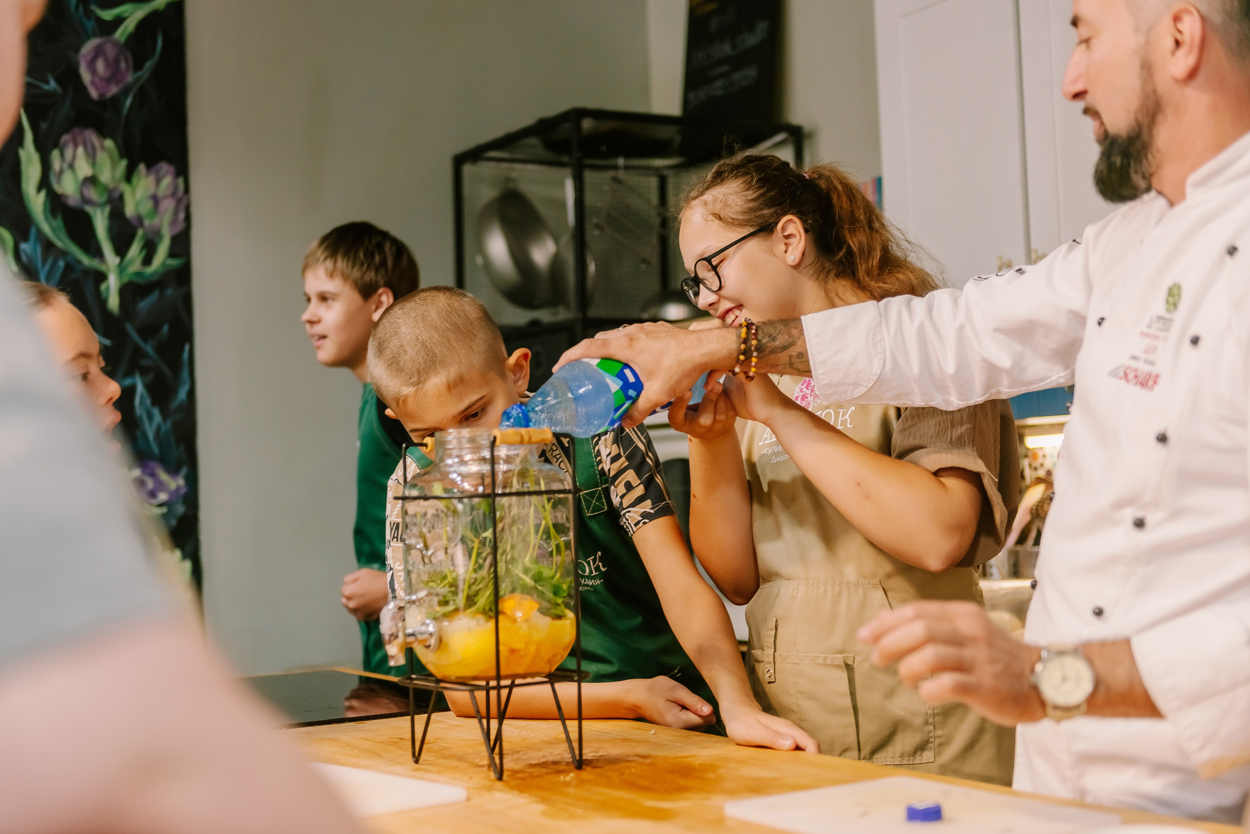 Инклюзивная кухня добра в Артишок 30. 07.35. Детский фотограф, семейный фотограф и репортажи в Кемерово