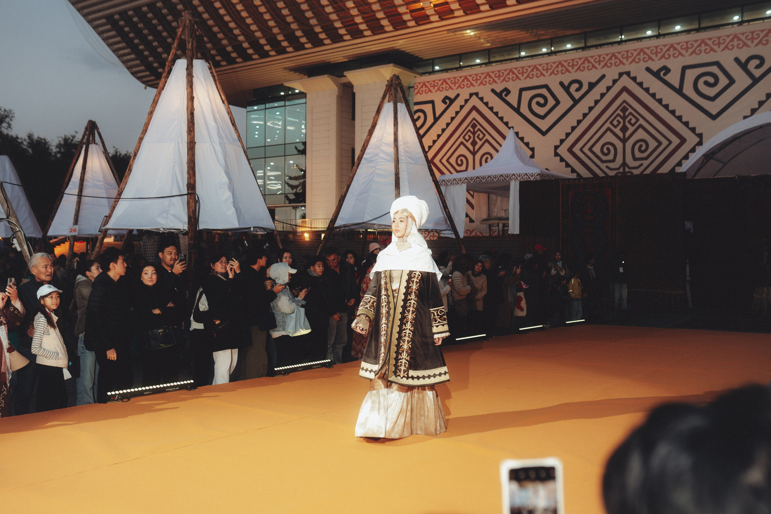 ETHNIC FASHION SHOWS / THE PODIUM