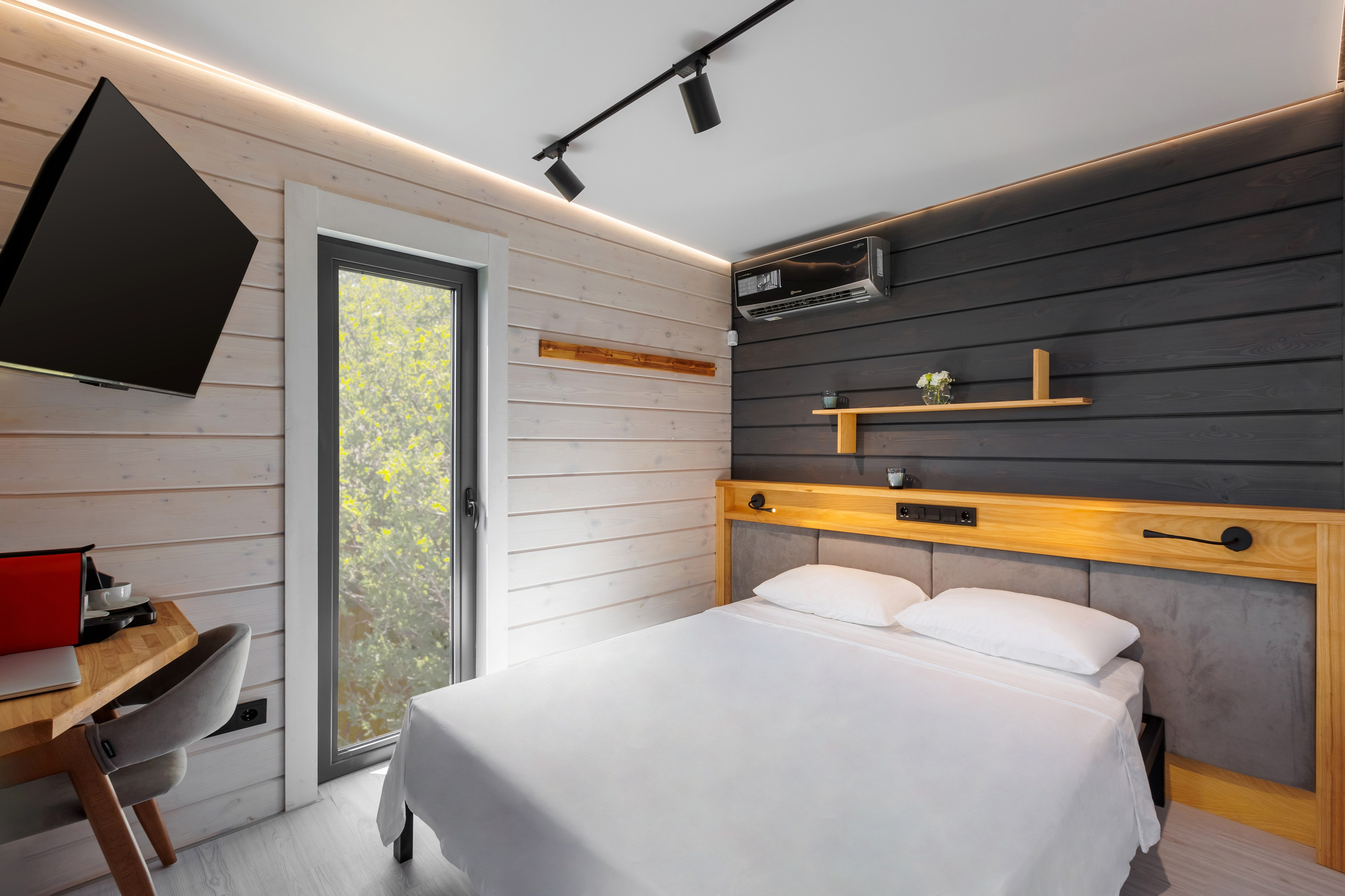 Тропы Батилиман — рекламная фотосъёмка глэмпинга на Южном берегу Крыма. Свадебный фотограф, фотосъемка в Крыму, Севастополе, Симферополе, Ялте