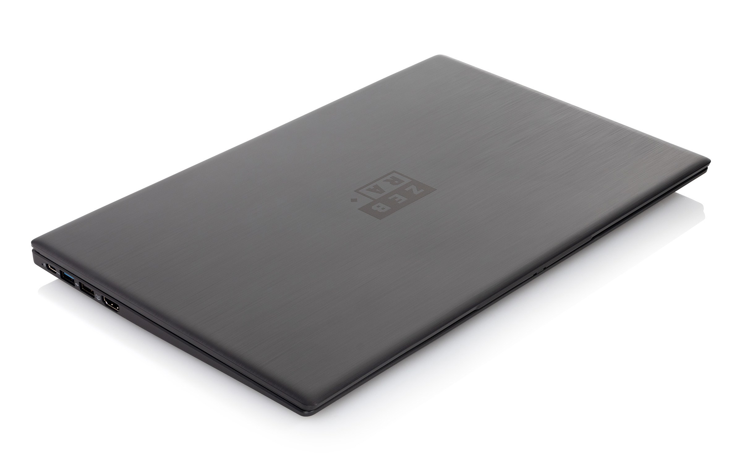 Вид  на закрытый ноутбук под углом 45 градусов | Фото для онлайн-магазина