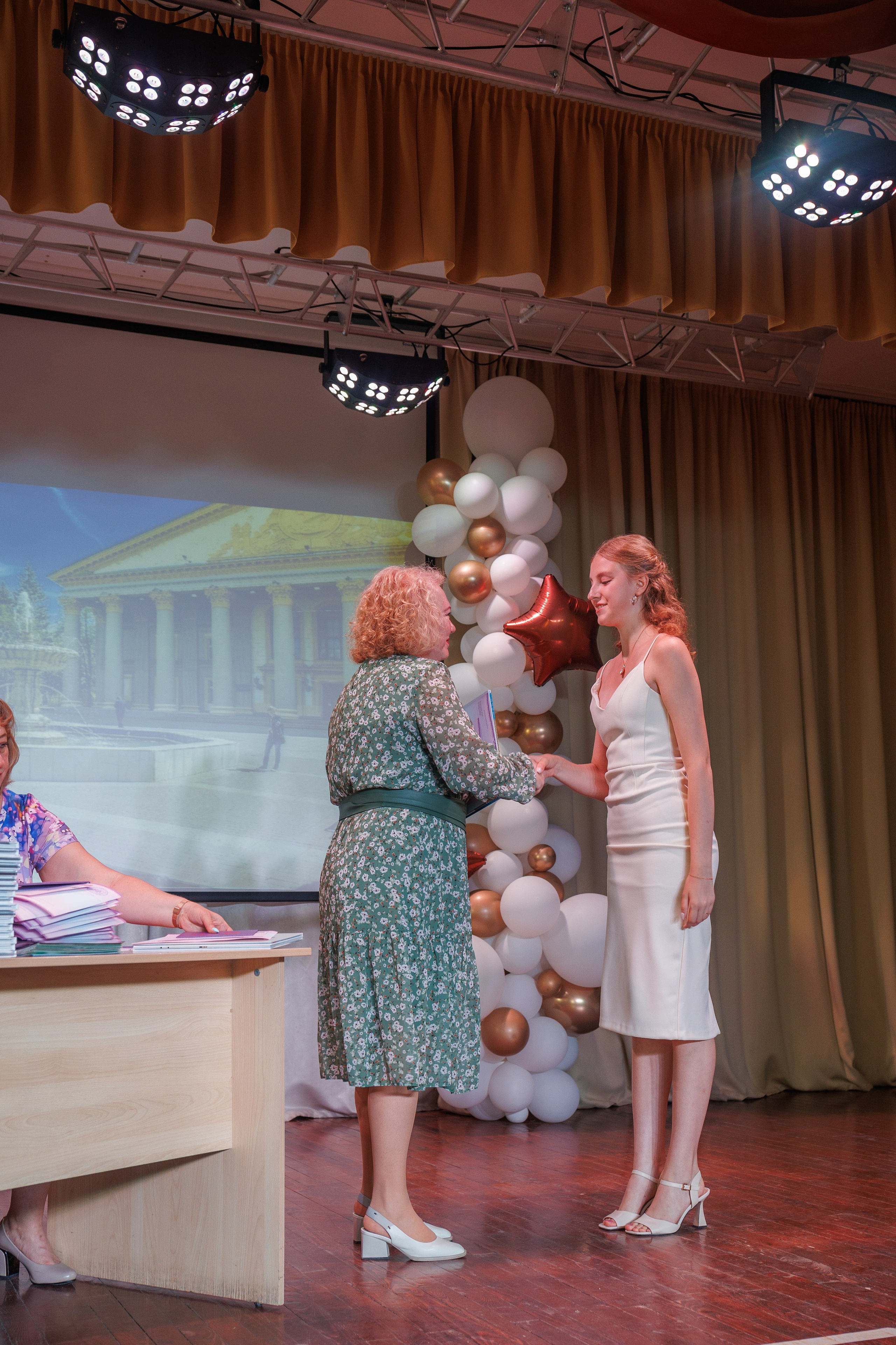 Вручение аттестатов. Свадебный и семейный фотограф в Новосибирске Ирина Дорошкова