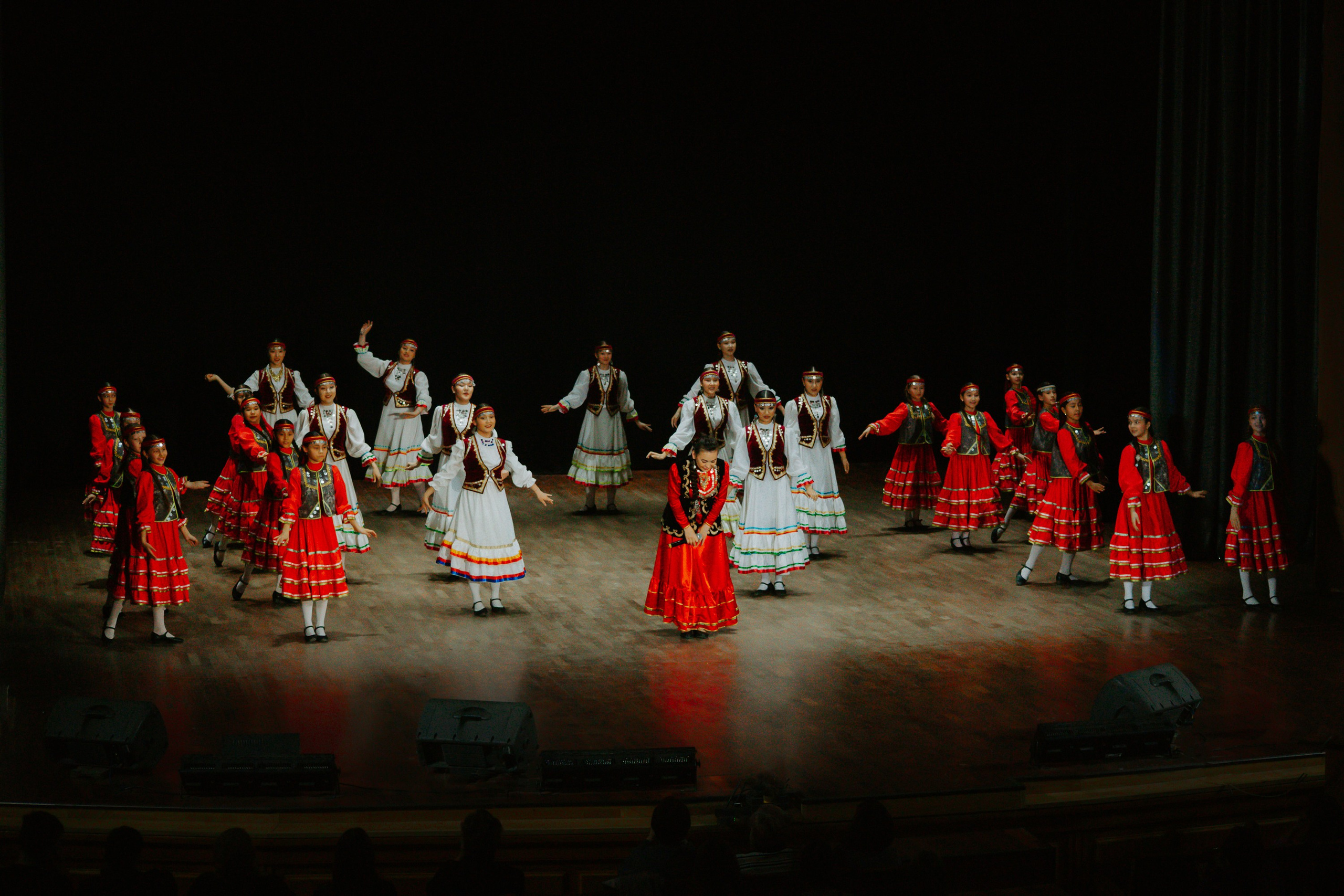 «Уральский сувенир». Концерт танцевальной студии. Фотограф в Челябинске Ополихина Анна