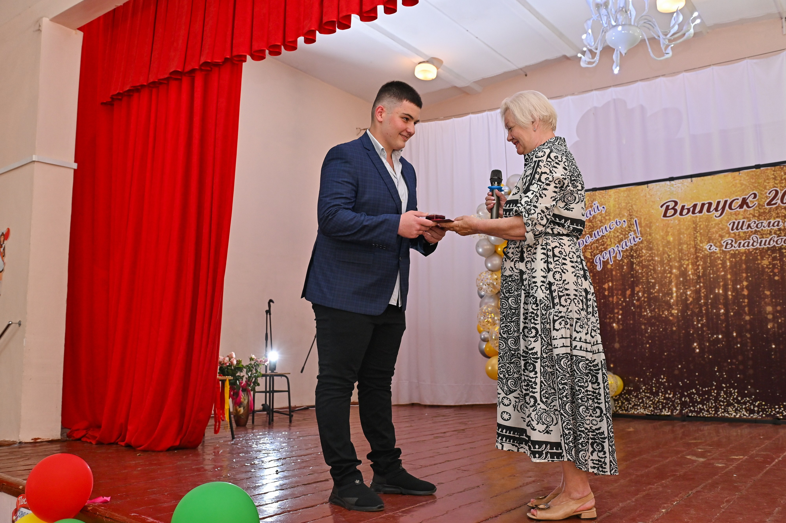 Выпускной школа 48. Семейный и свадебный фотограф во Владивостоке