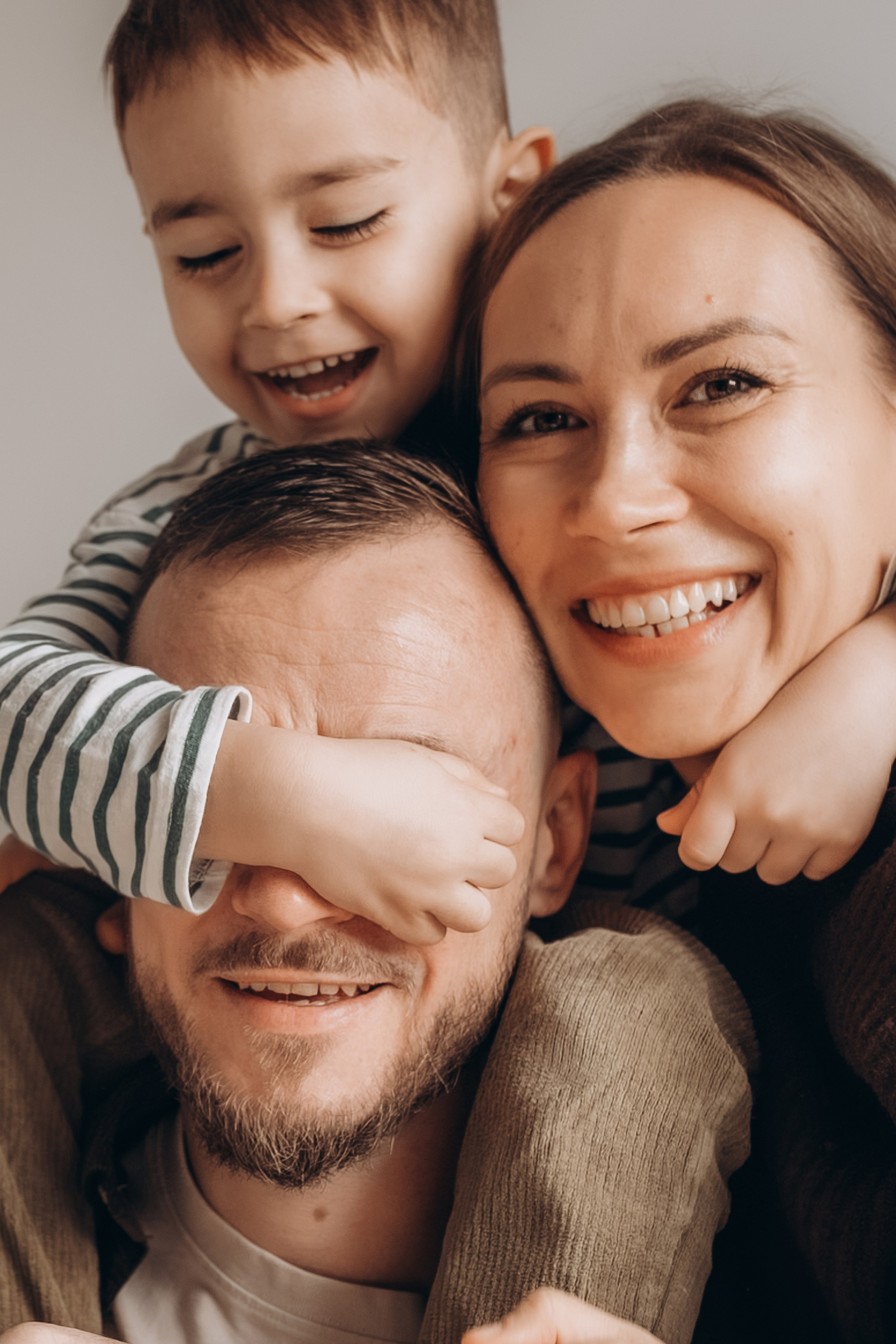 Séance famille à domicile. Photographe des familles et enfants à Nantes et alentours