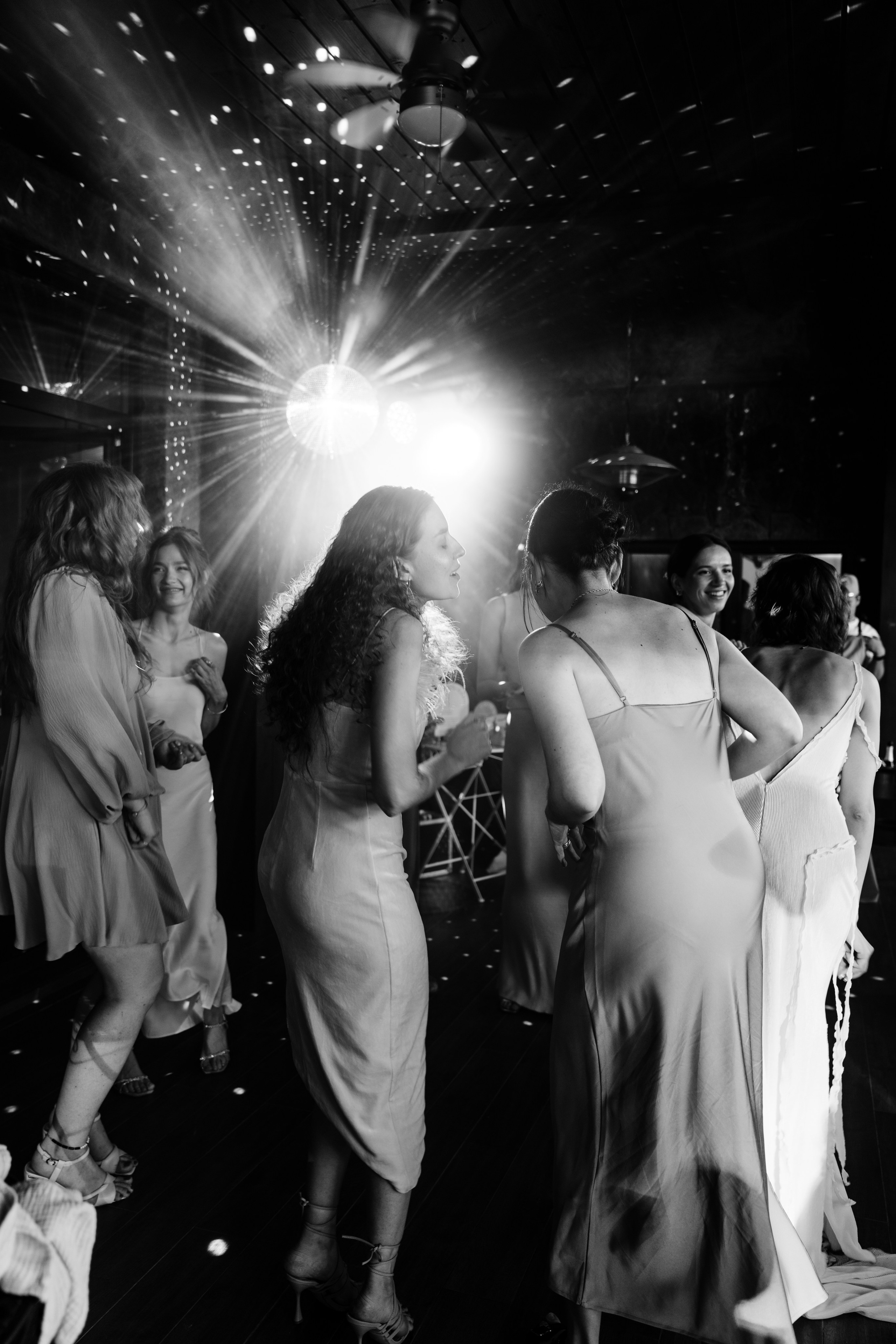 Арина & Иван. Камерная свадьба на природе в стиле в расслабленном стиле. Свадебный фотограф организатор в Санкт-Петербурге Ассоль Опарина