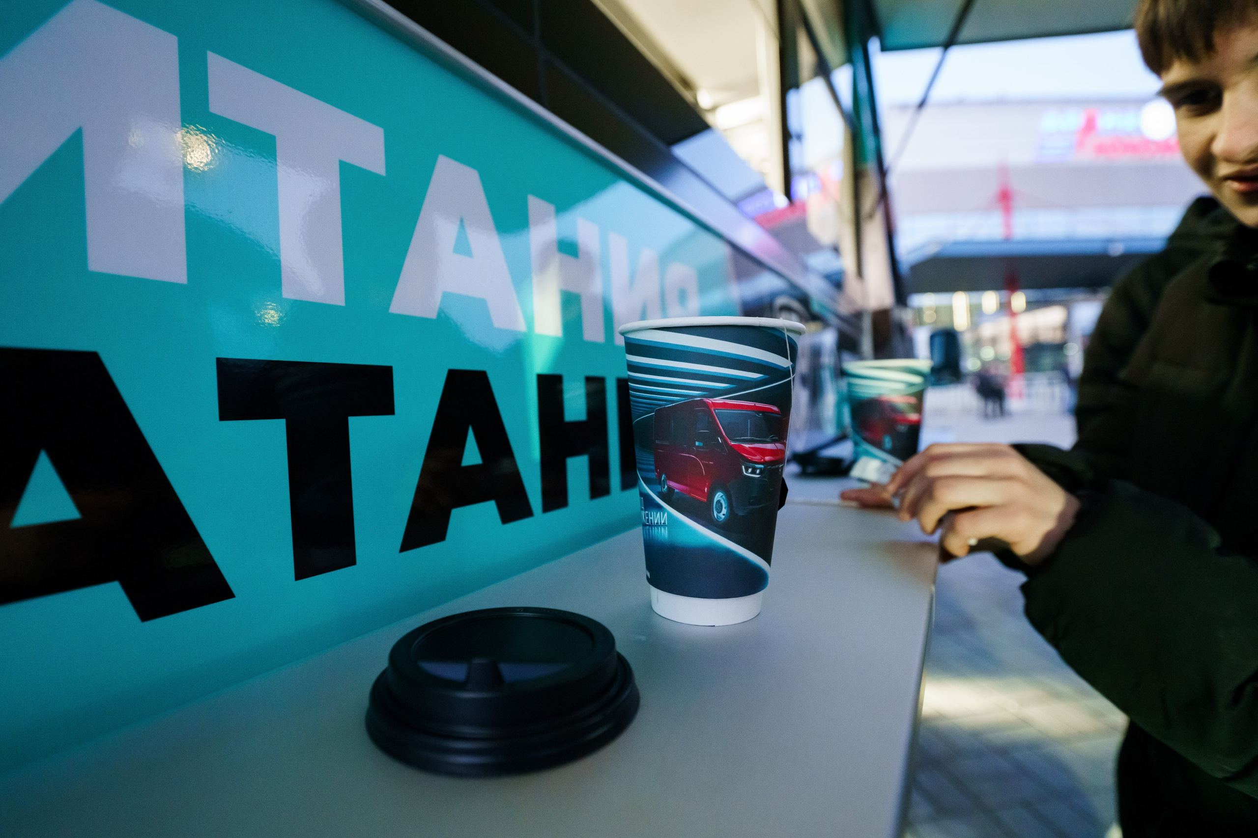 Промоакция у стадиона Арена 2000 г. Ярославль. Репортажный фотограф Сергей Сажин г. Ярославль