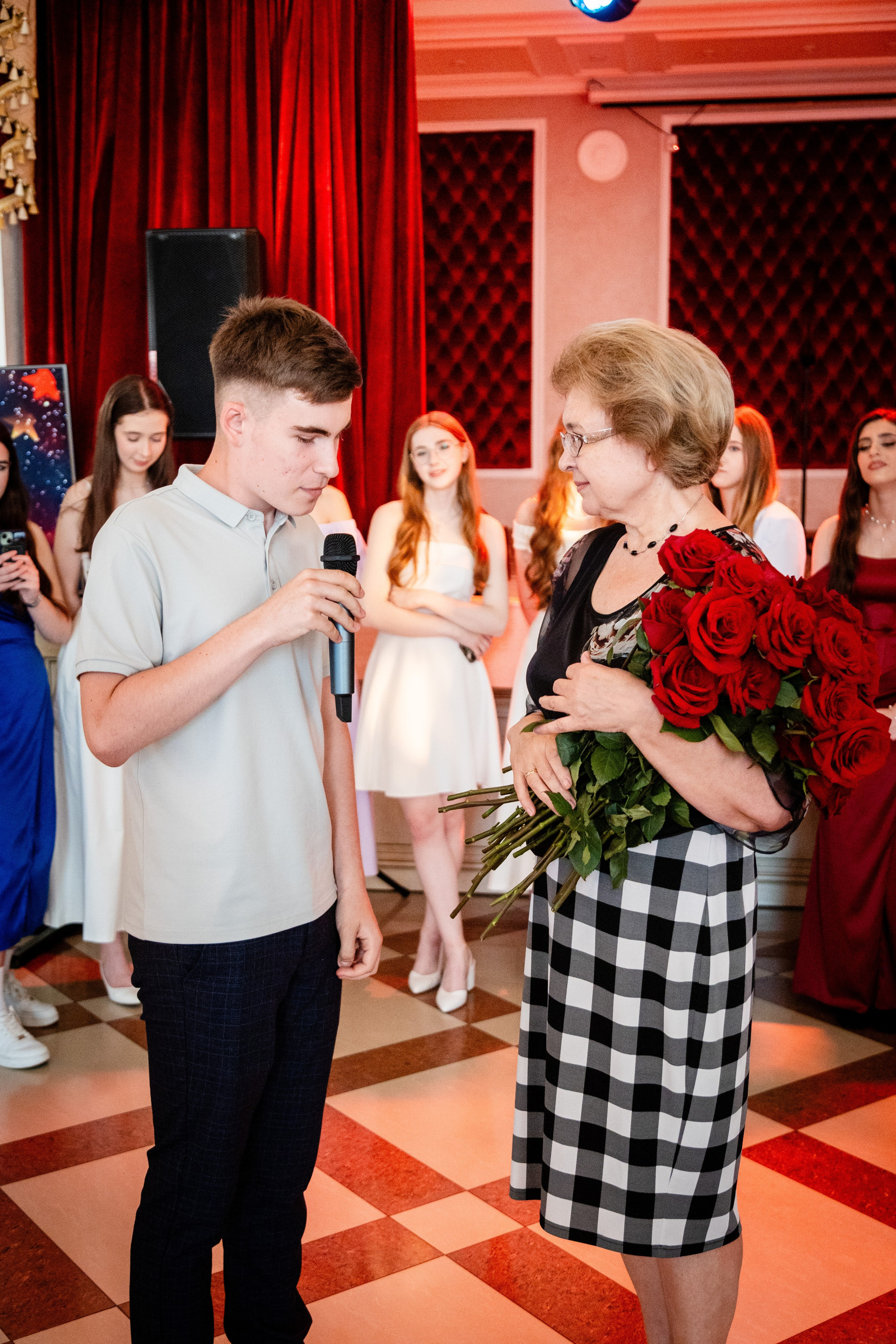 Школьный выпускной. Детский фотограф видеограф в Хабаровске Михаил Орлов