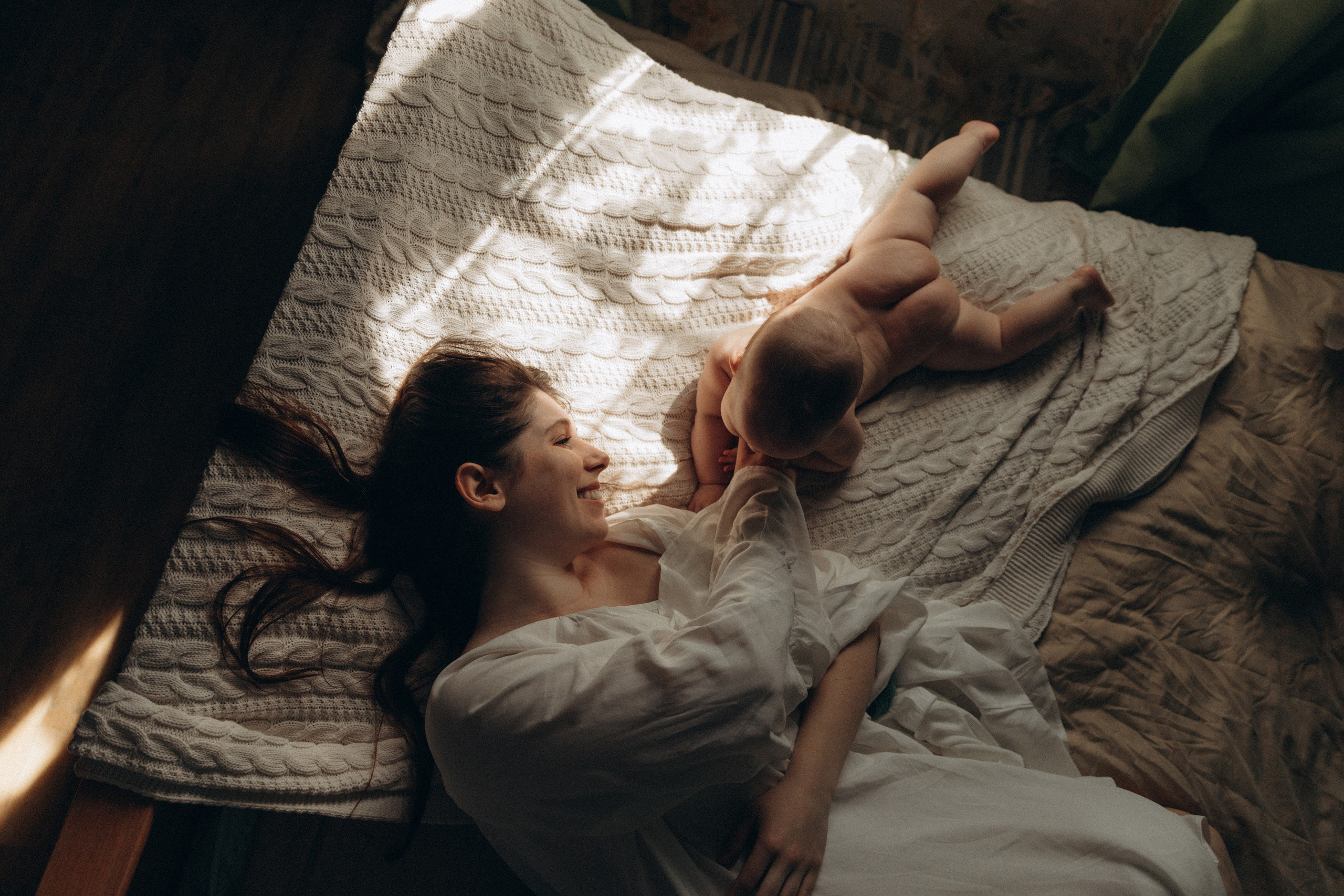 Мама и малыш, домашняя история. Фотограф Ульяна Дивина в Нижнем Новгороде и Нижегородской области