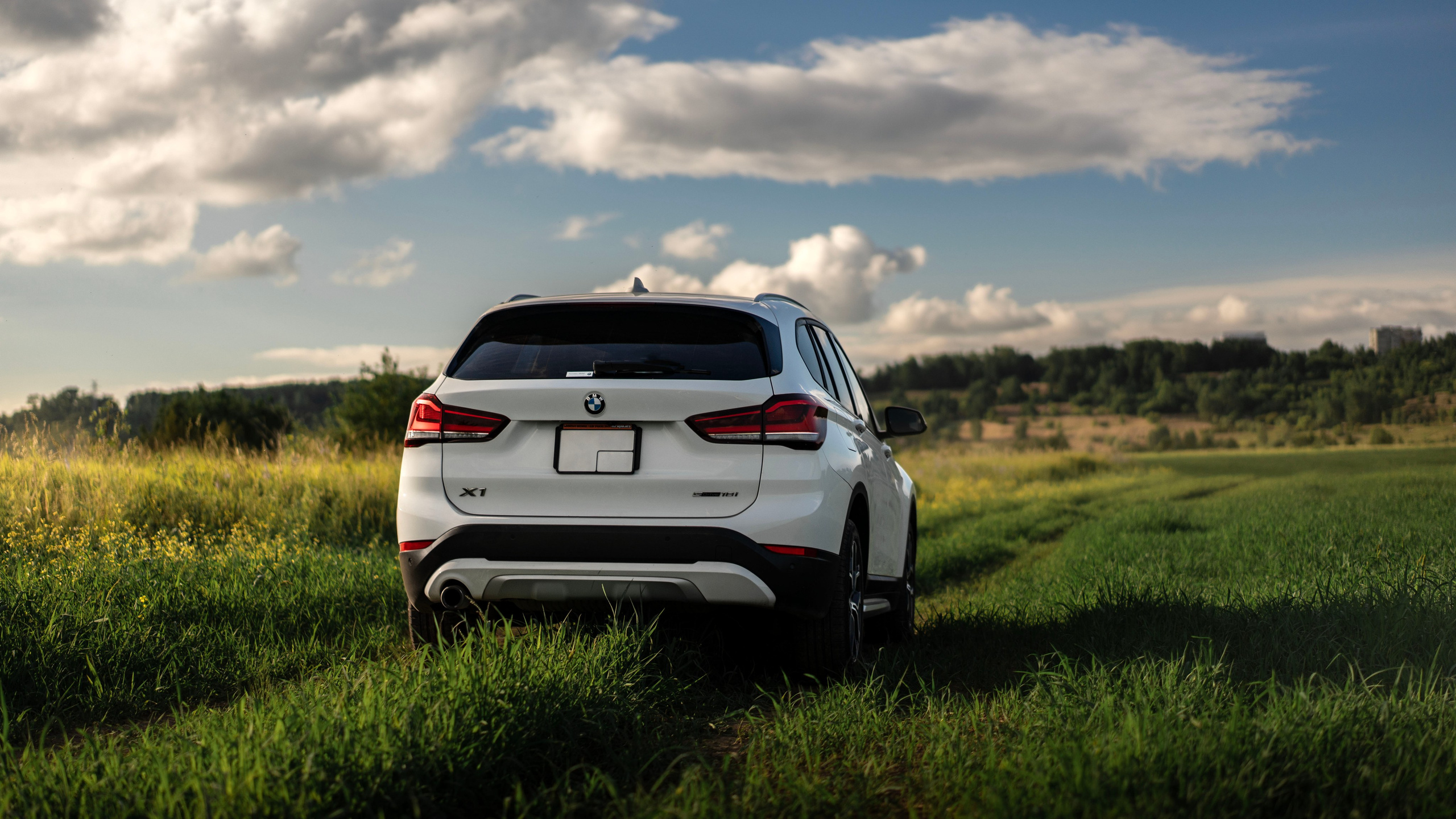 BMW X1. Автомобильный фотограф 3VIPHOTO #Томск