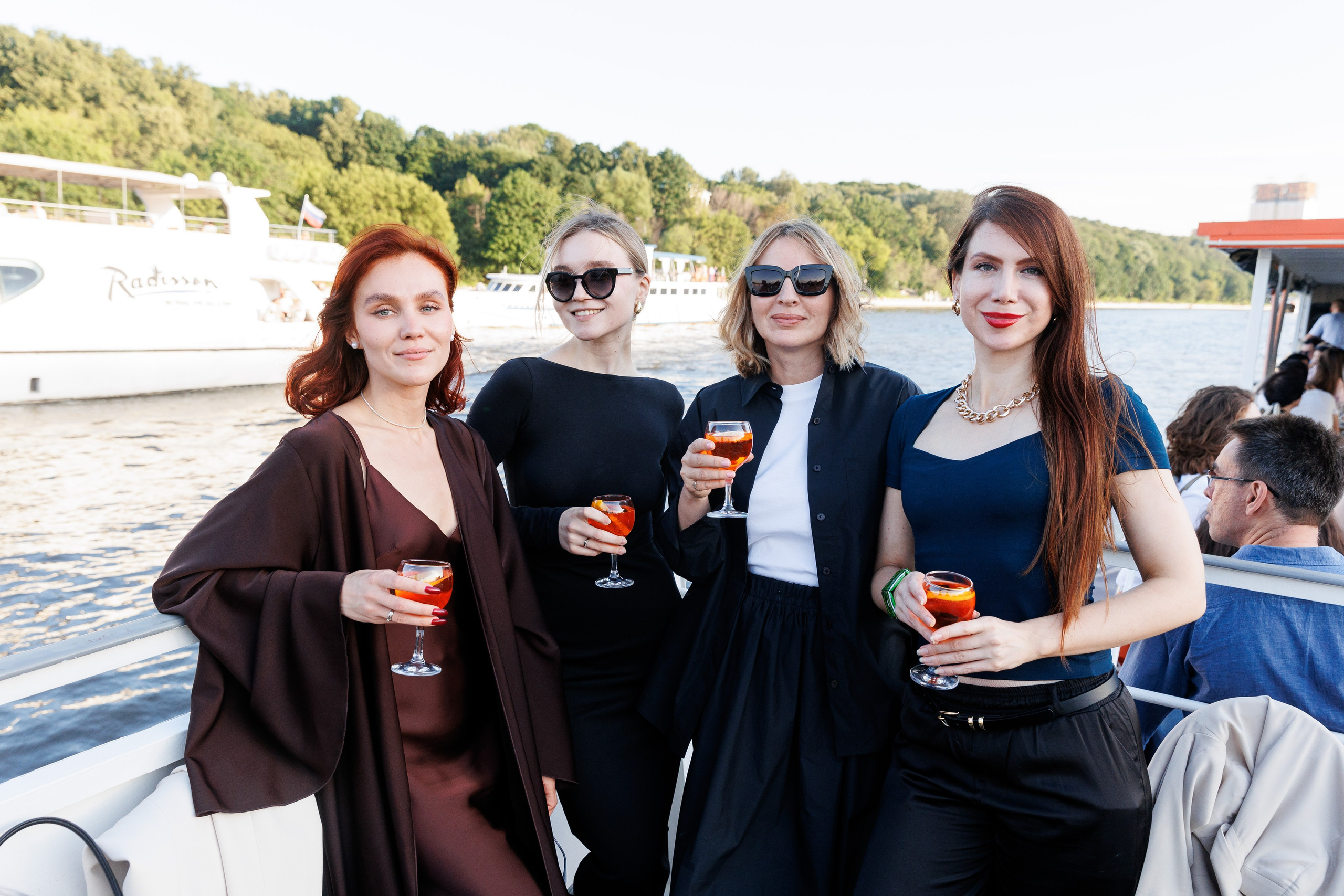 На теплоходах музыка играет. Репортажный Фотограф в Москве Юра Гушан