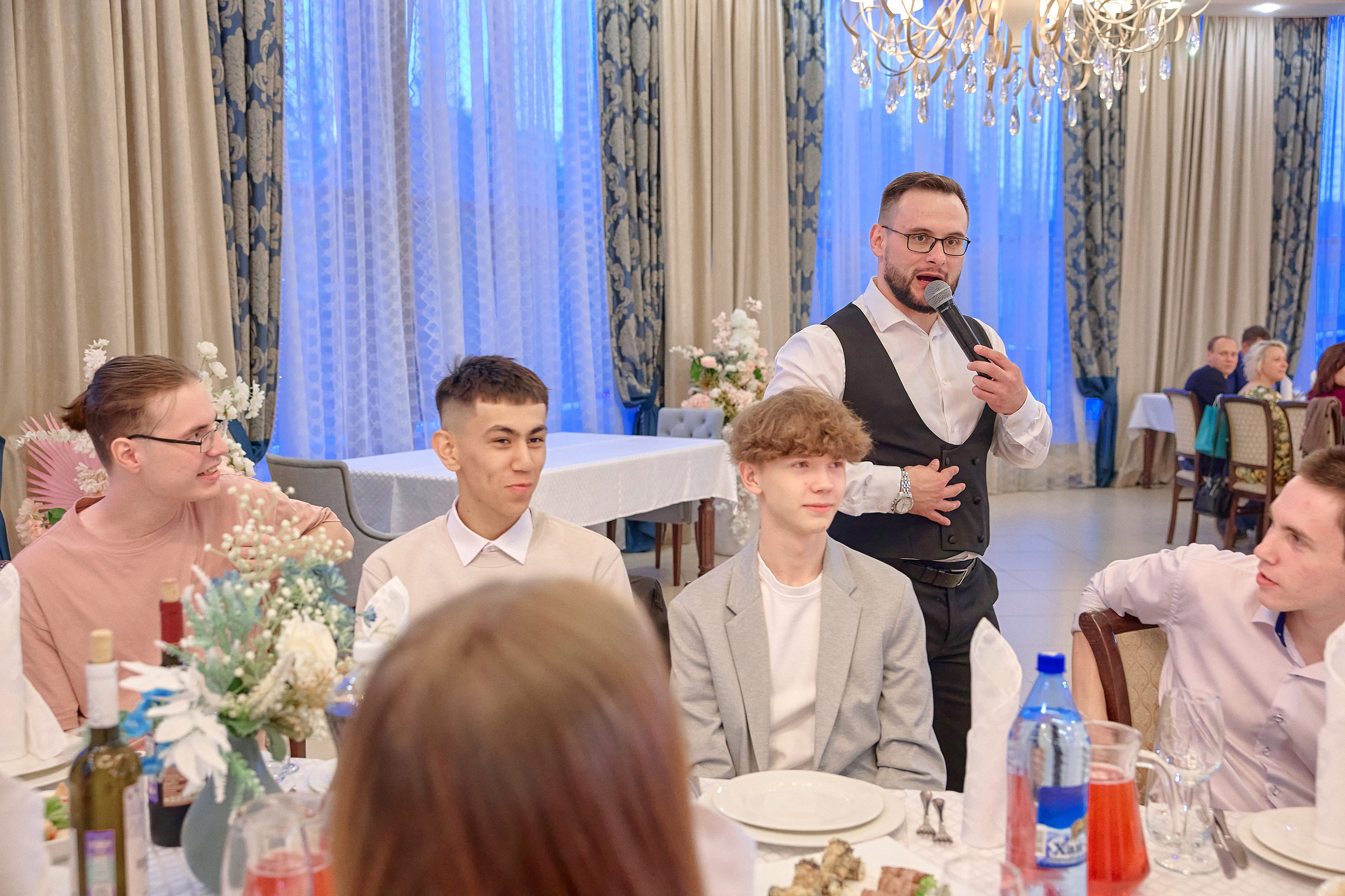 Портфолио репортажной фотосъёмки: Выпускной в ресторане «Император». Фотограф Яковлев Роман — Красноярск