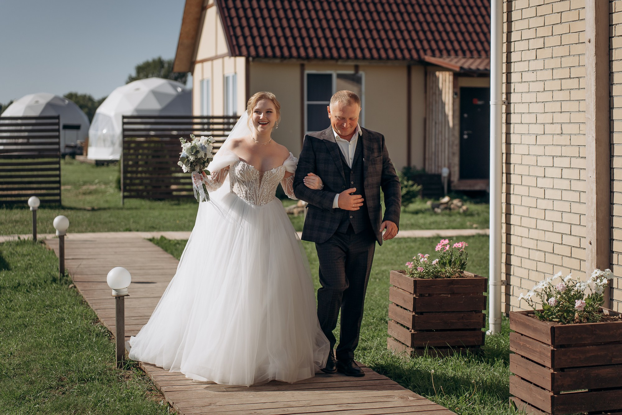 Свадебная фотосессия в глэмпинге. Свадебный и репортажный фотограф в Ярославле Евгений Сальников