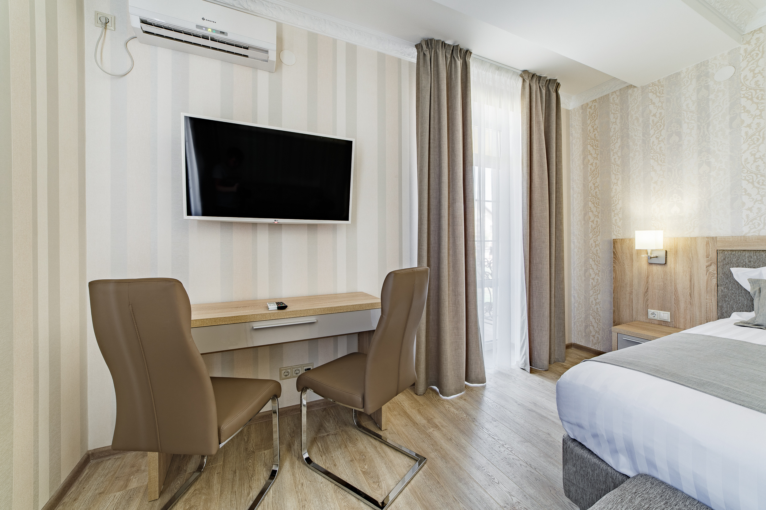 Renatphoto-фотосъёмка территории и бассейнов с детскими площадками  в пансионате. Профессиональная фотосъёмка интерьеров, предметная фотосессия еды для меню г. Анапа