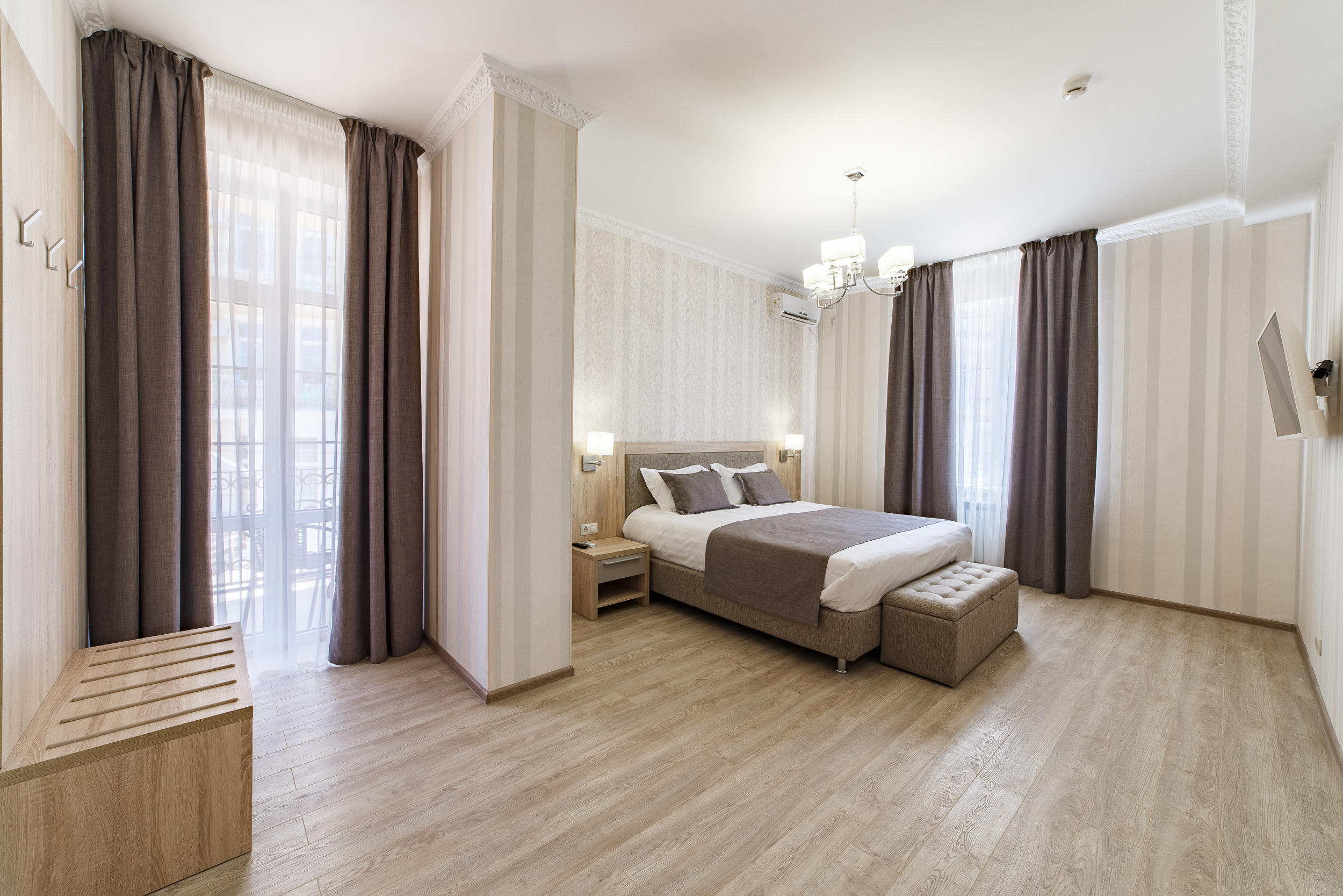 Renatphoto-фотосъёмка территории и бассейнов с детскими площадками  в пансионате. Профессиональная фотосъёмка интерьеров, предметная фотосессия еды для меню г. Анапа