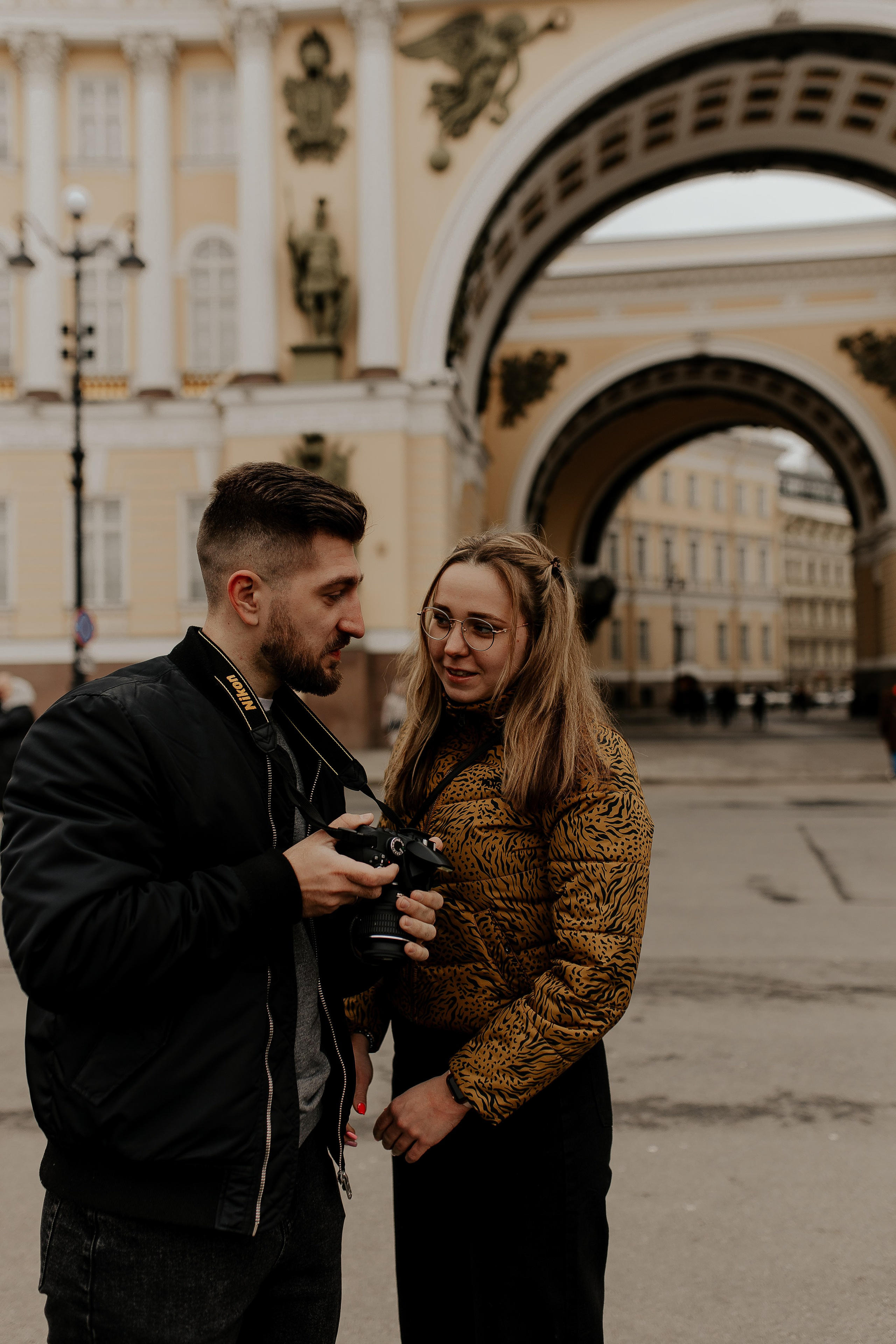 Пара у главного штаба. Фотограф в Санкт-Петербурге Лиза Семченкова
