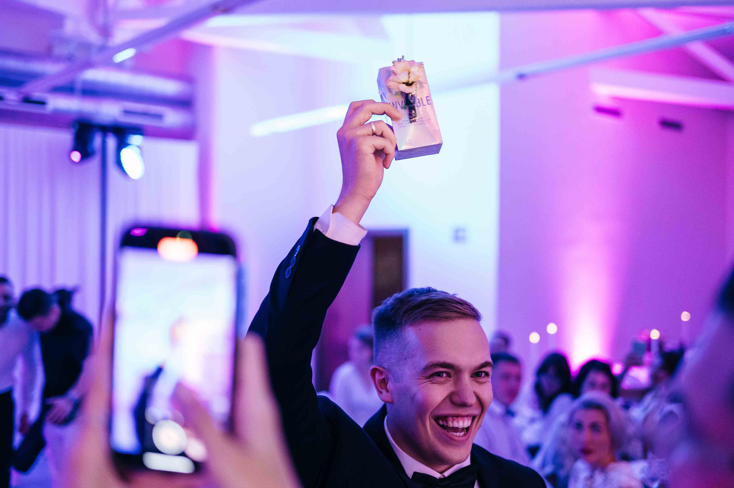 Совместные сборы в отеле. Свадебный и семейный фотограф в Котласе Никита Попов