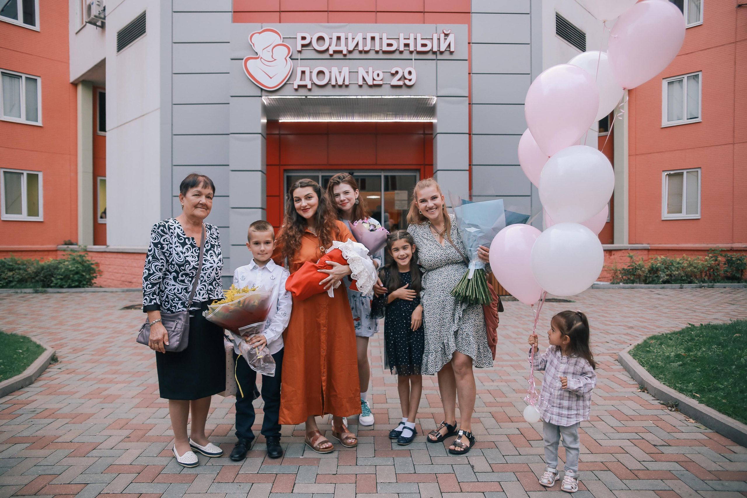 Выписка Катюши. Антонина Морозова, профессиональный семейный фотограф видеограф