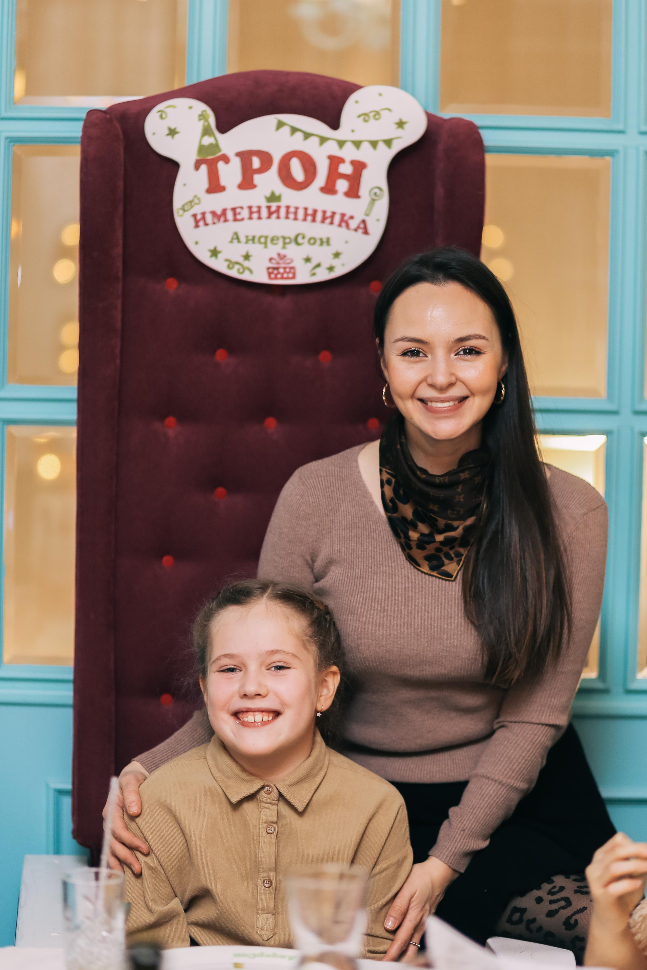 День Рождения Маруси. Кафе Андерсон. Антонина Морозова, профессиональный семейный фотограф видеограф