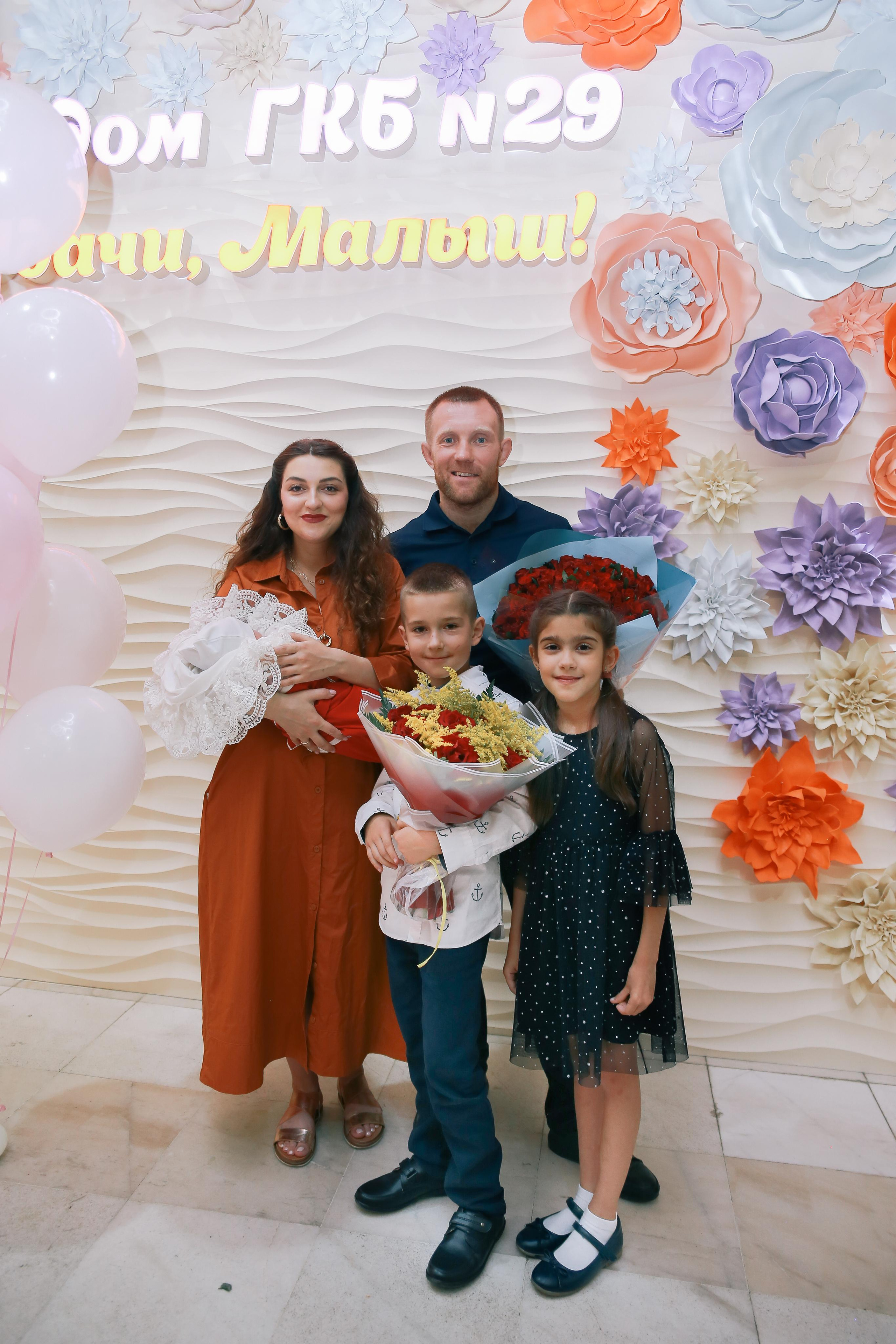 Выписка Катюши. Антонина Морозова, профессиональный семейный фотограф видеограф