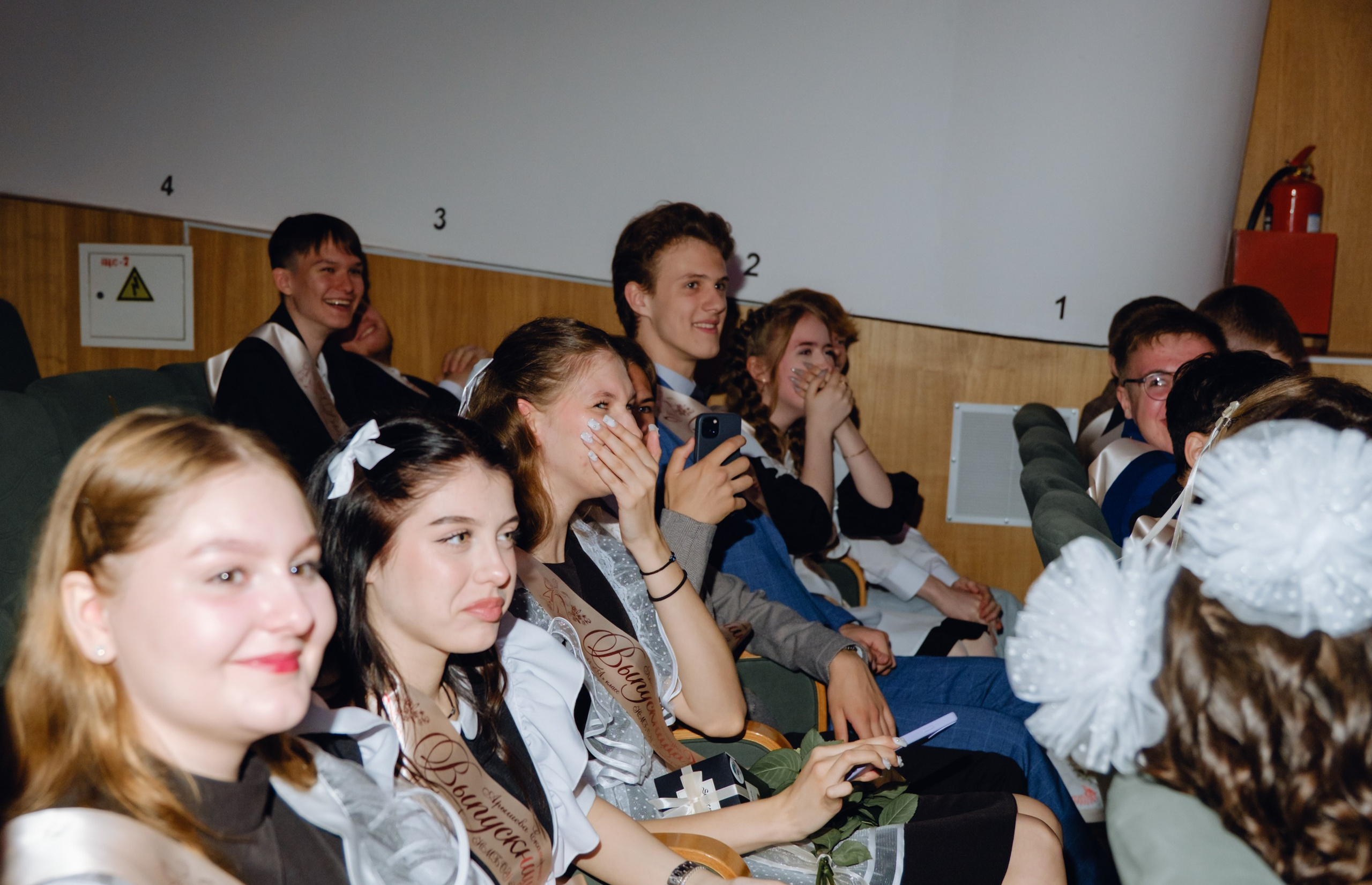 Последний звонок 11 класс. Фотограф Софья Володкина