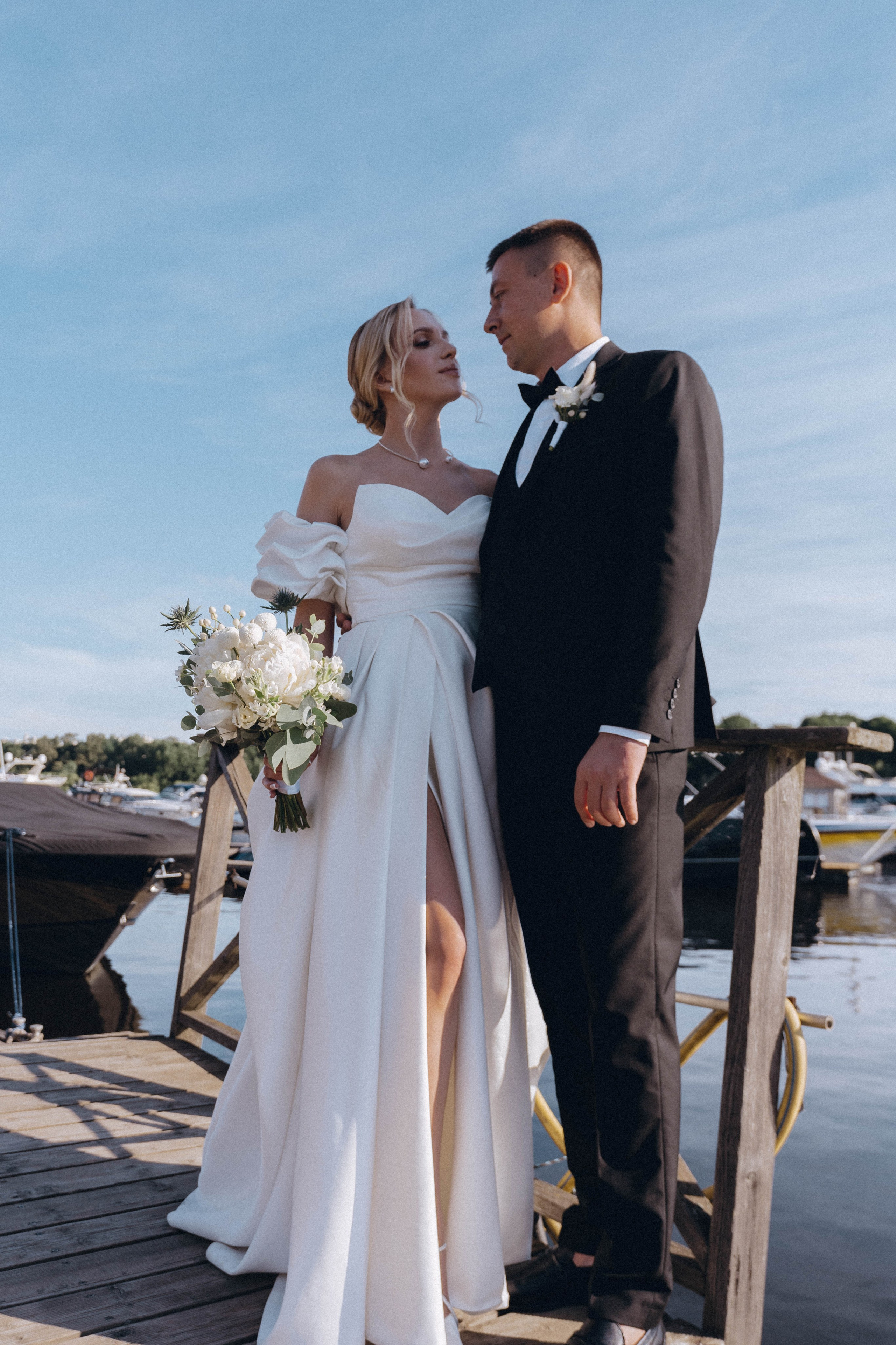 СВАДЕНБНАЯ СЬЕМКА НА КАТЕРЕ ПО КАНАЛАМ САНКТ-ПЕТЕРБУРГА И В АКВАТОРИИ НЕВЫ. Профессиональный фотограф, Санкт-Петербург — Виктория Богомолова