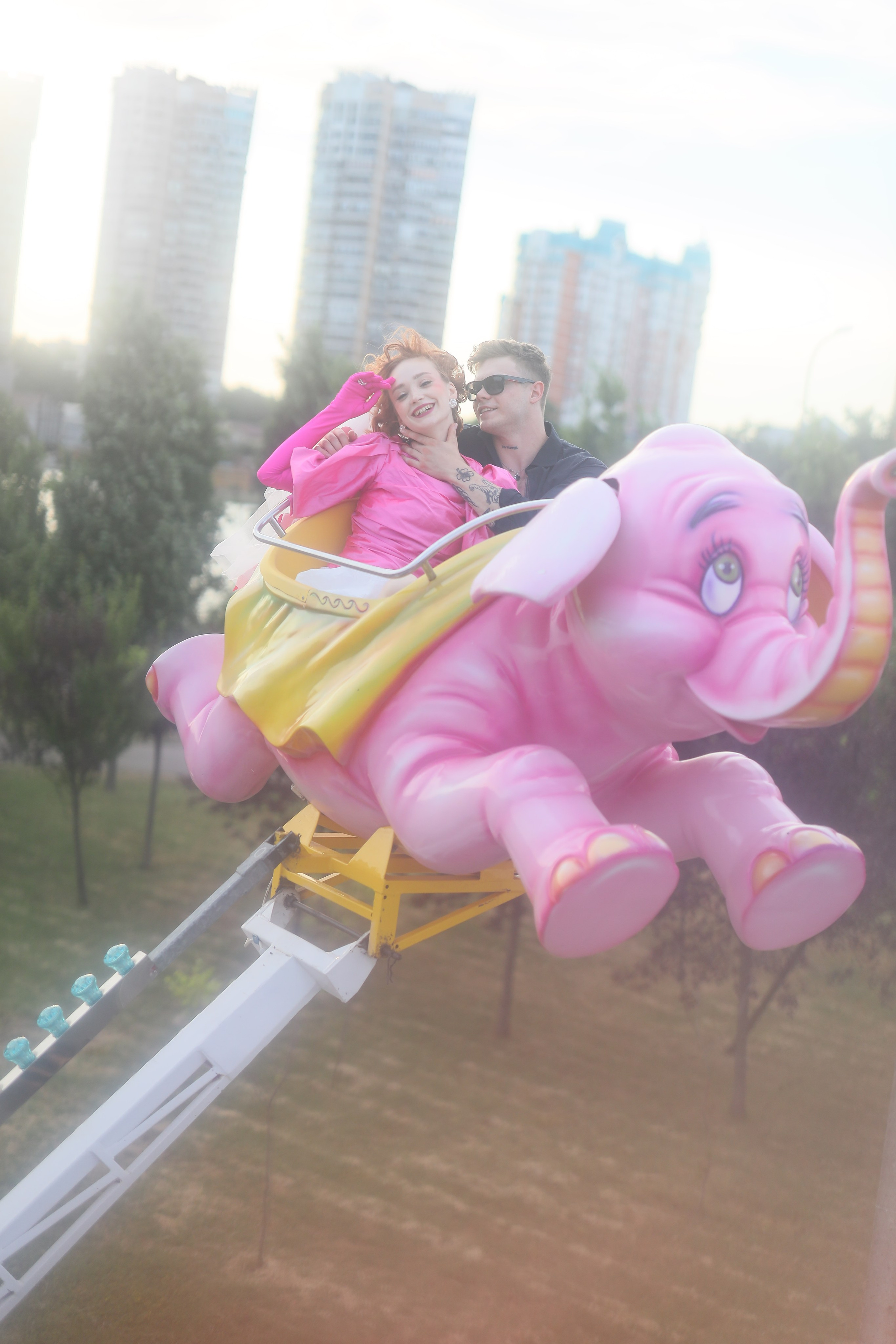 Свадебная фотосессия в парке аттракционов. Свадебный и семейный фотограф в Абхазии Жанна Соснина
