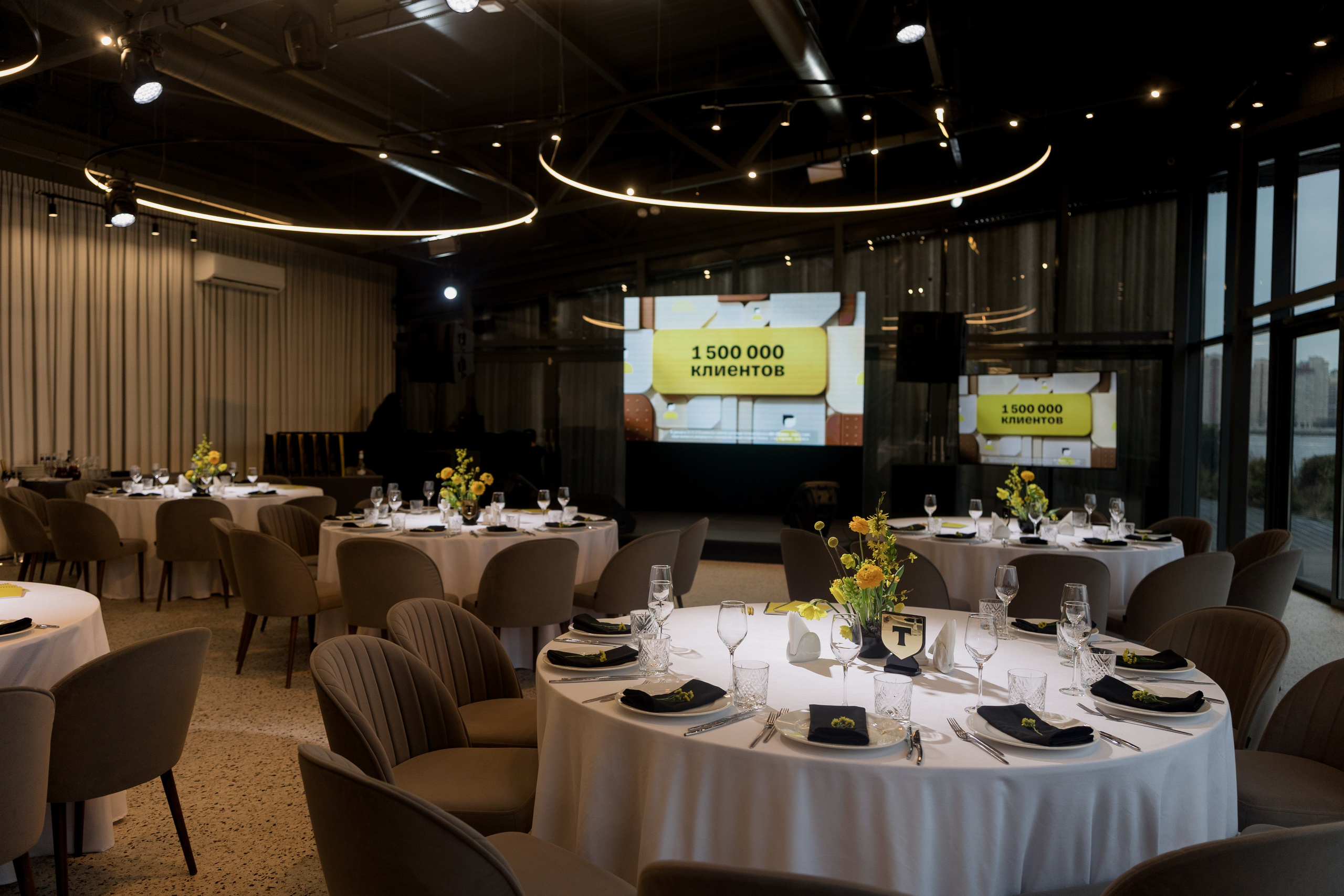 Бизнес-завтрак Тбанк. Фотограф Артем Бросов в Санкт-Петербурге и Дубае