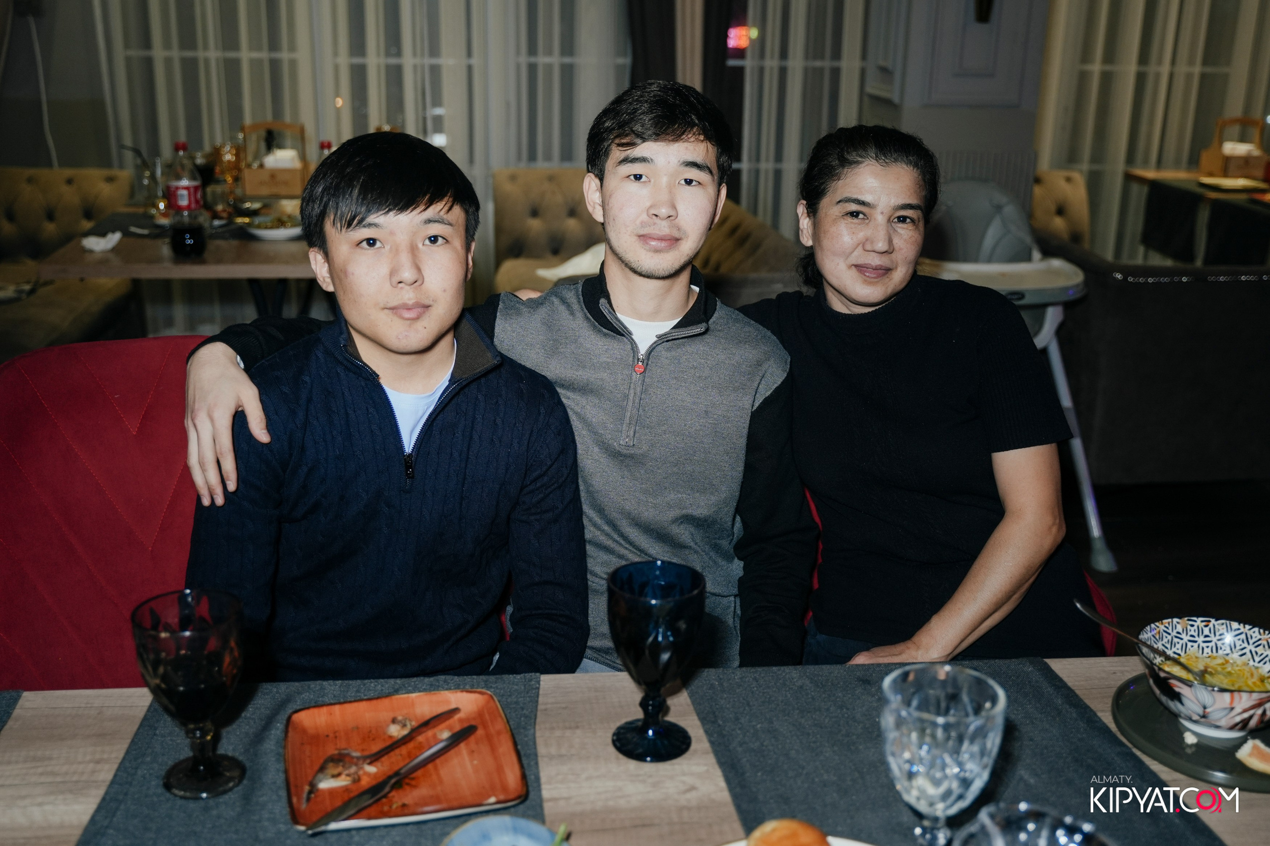 КАФЕ ЖАСМИН НА ЯССАУИ. КИПЯТКОМ АЛМАТЫ! Фотосъемка мероприятий в Алматы