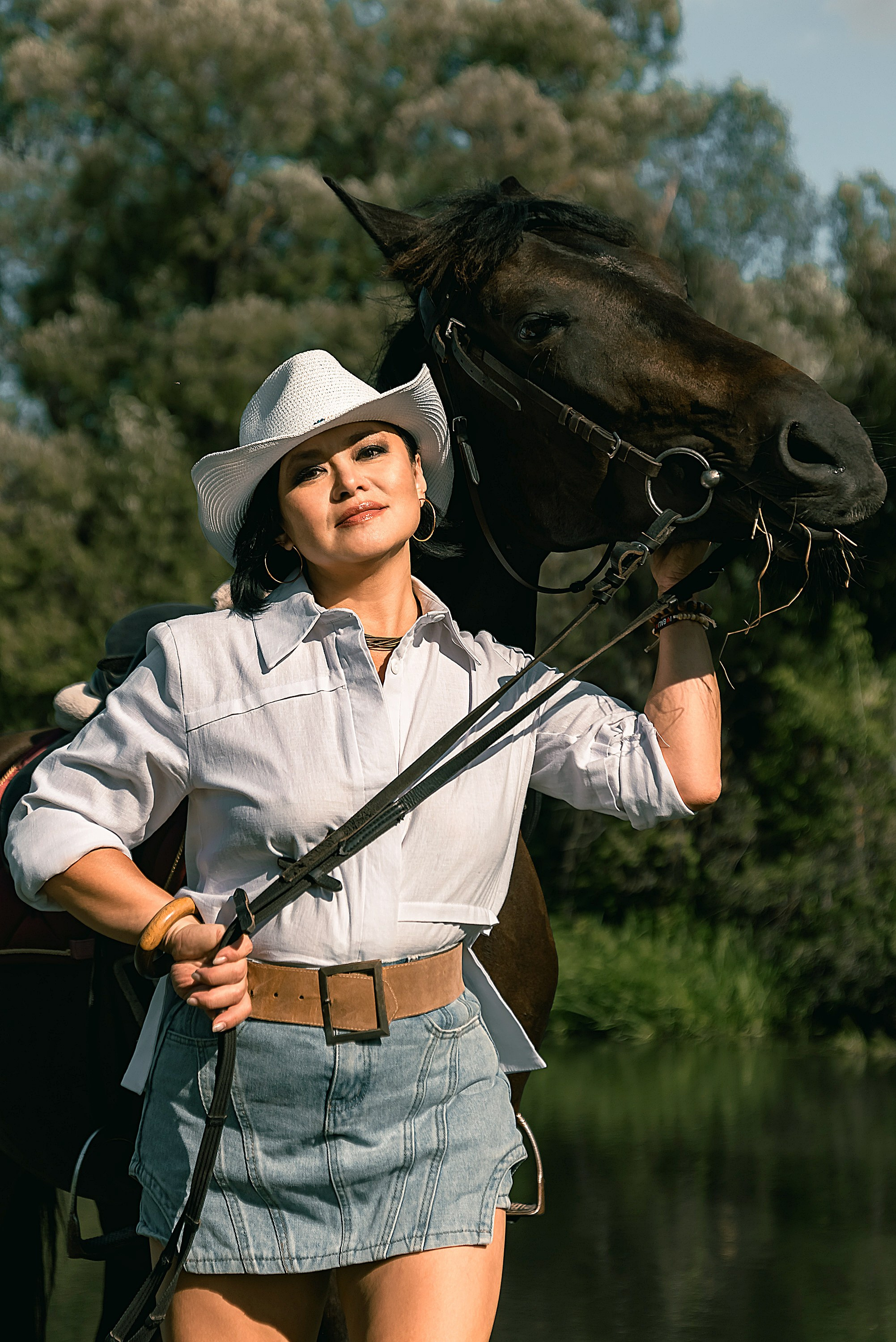 Красивые фотографии девушки на лошади.