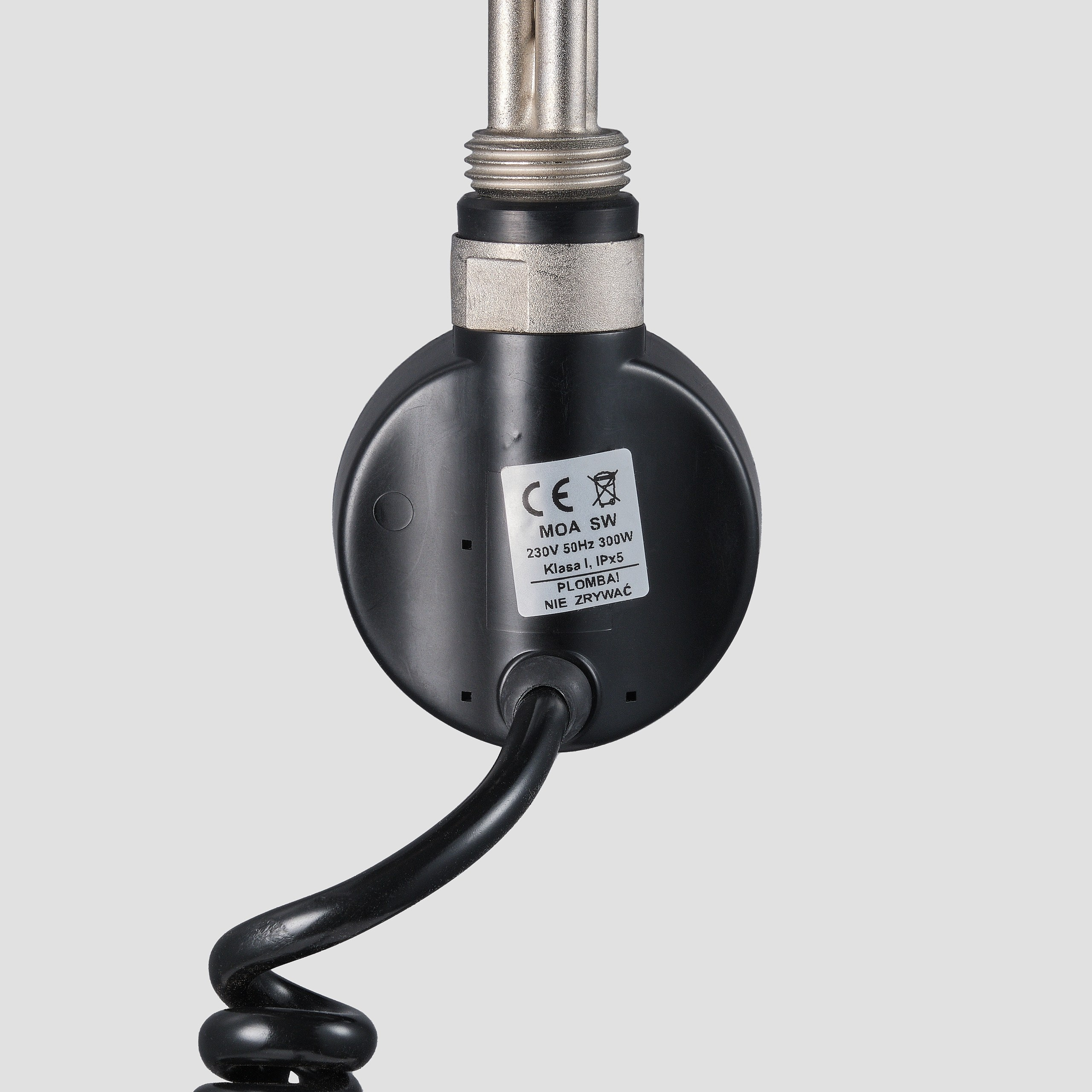 Предметные фотографии регуляторов и нагревателей для отопительных приборов