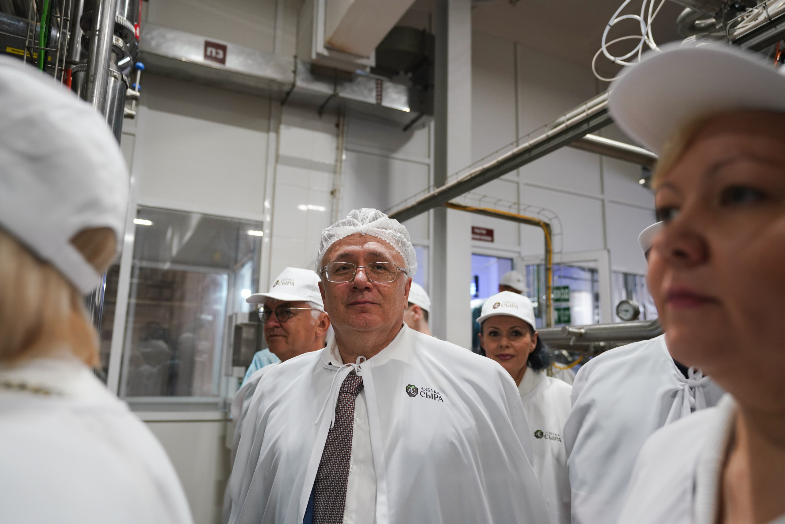 Съемка делегации на заводе Азбука сыра. Фотограф Казань