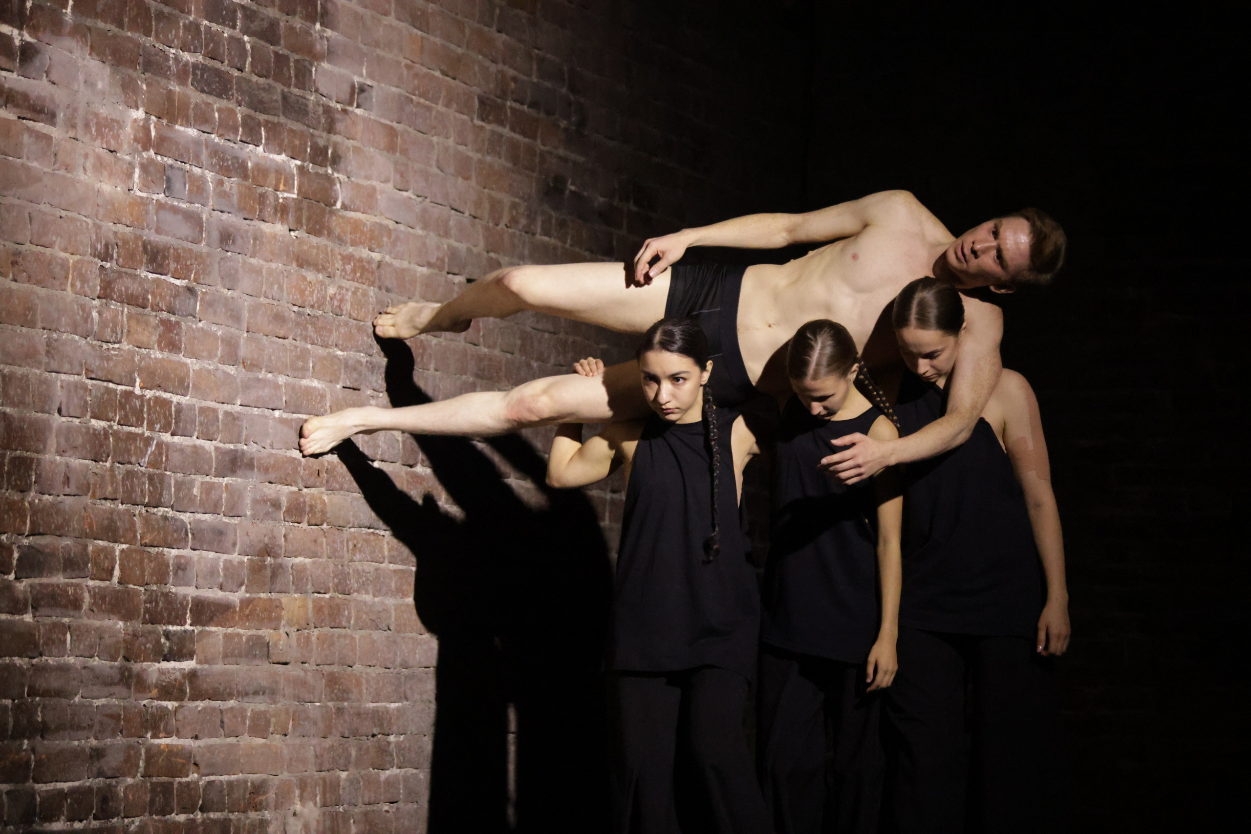 Театр земли. Спектакль «Половое созревание пустоты». Фотограф Сергей Пюннинен