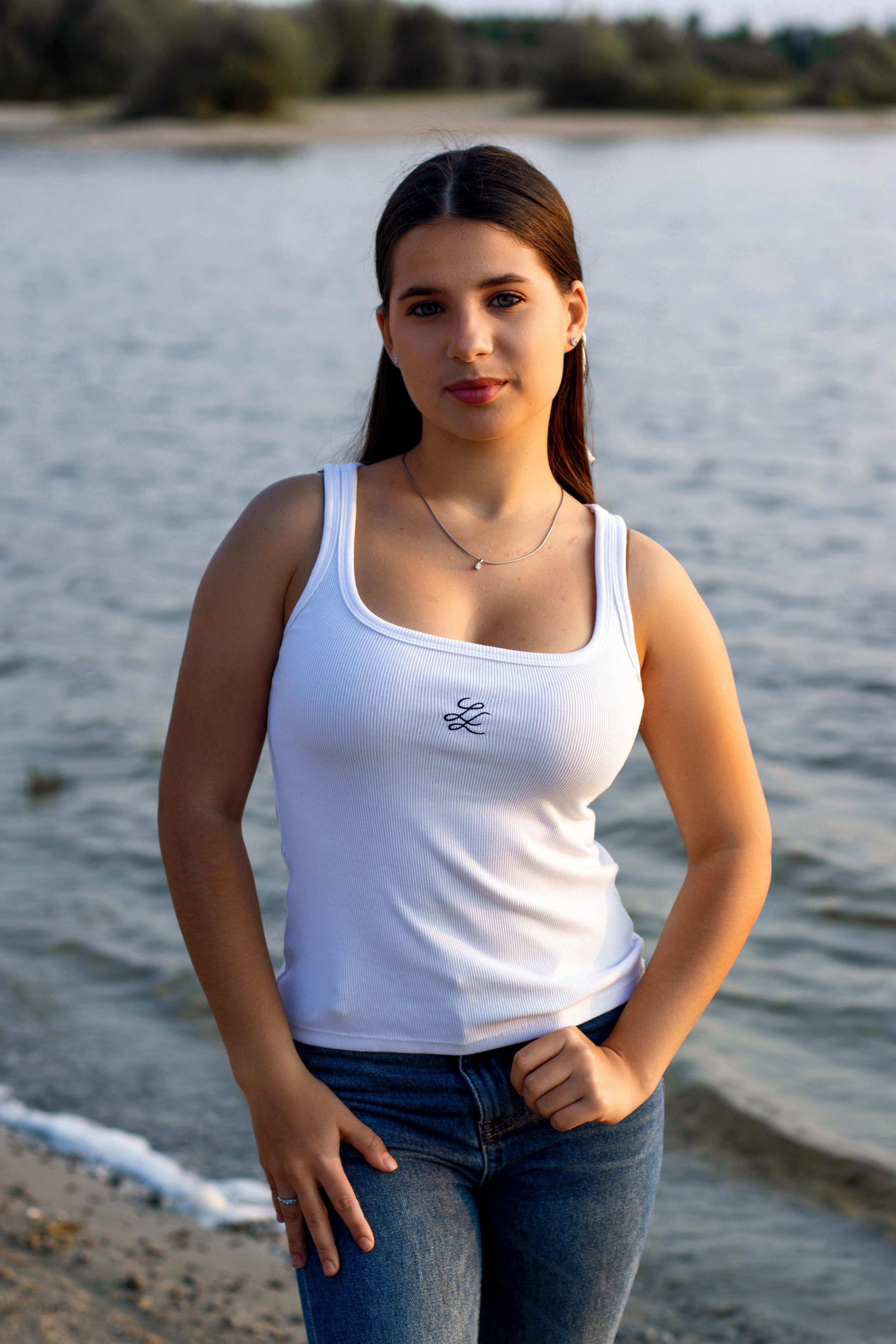 Эмилия у озера. Фотограф Татьяна Матрос